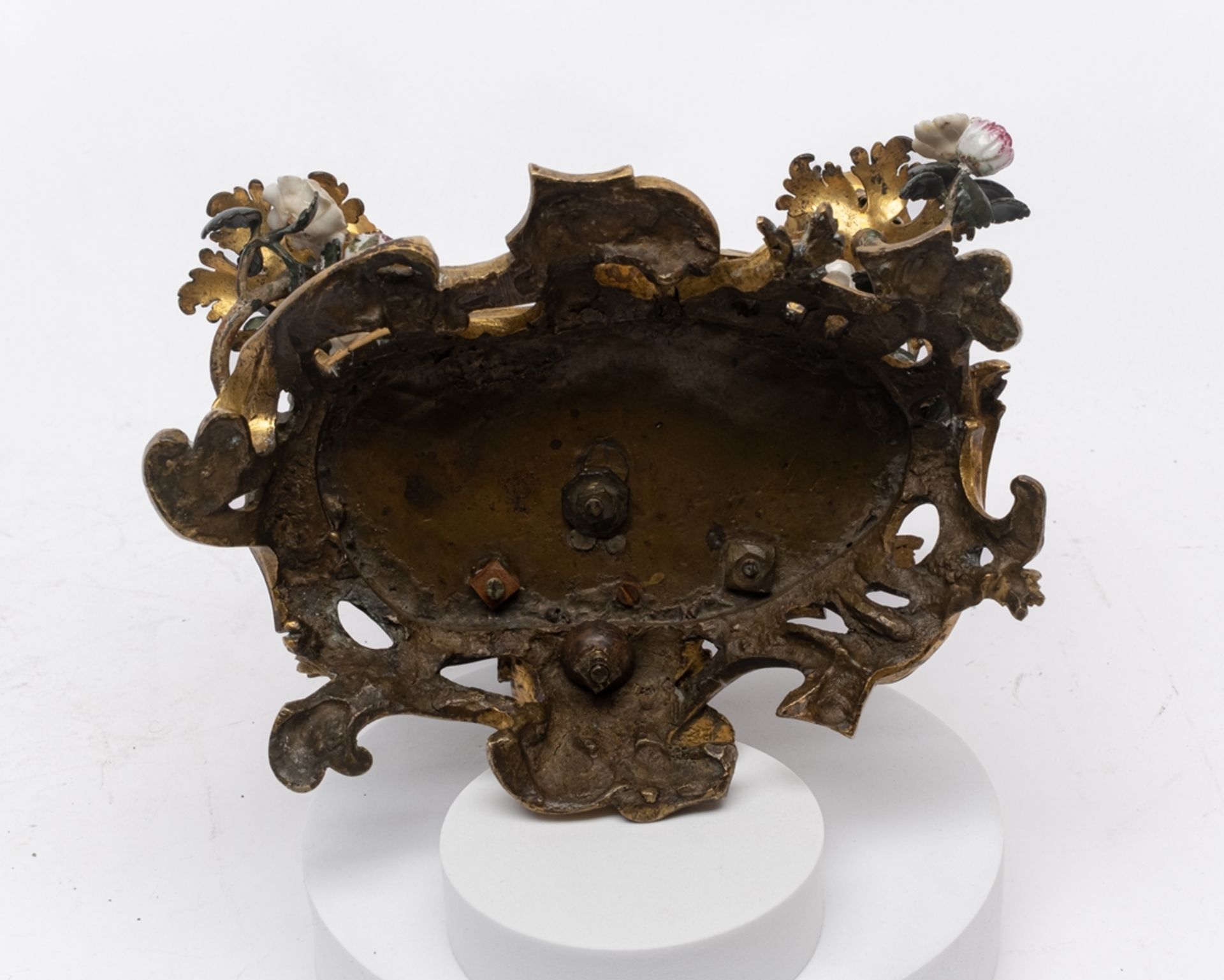 Kerzenleuchter, wohl Frankreich, 19./20. Jh., Bronze, vergoldet, Metall, zweiflammig, unter Verwend - Bild 5 aus 5