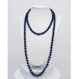 3 Ketten und 1 Armband, blaue Edelsteinkugeln ø ca. 7.5-8 mm, ca. 17 cm, 37 cm, ca. 64 cm und 102 c