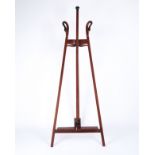 Jugendstil-Staffelei mit Schwanendekor, um 1900, H. ca. 195 cm