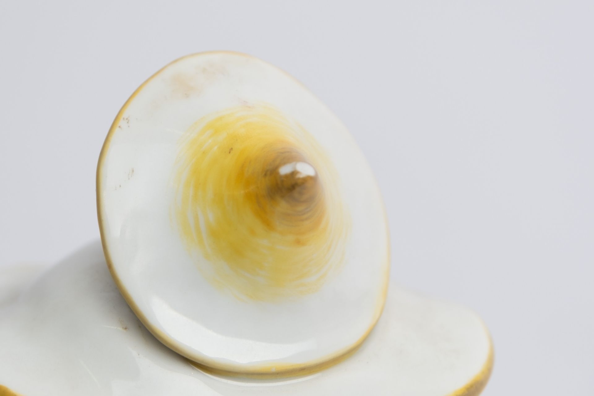 Teedose, "Chinese", Meissen, Schwertermarke, 1. Wahl, Modellnummer 65672, polychrom, Modellentwurf  - Bild 3 aus 4