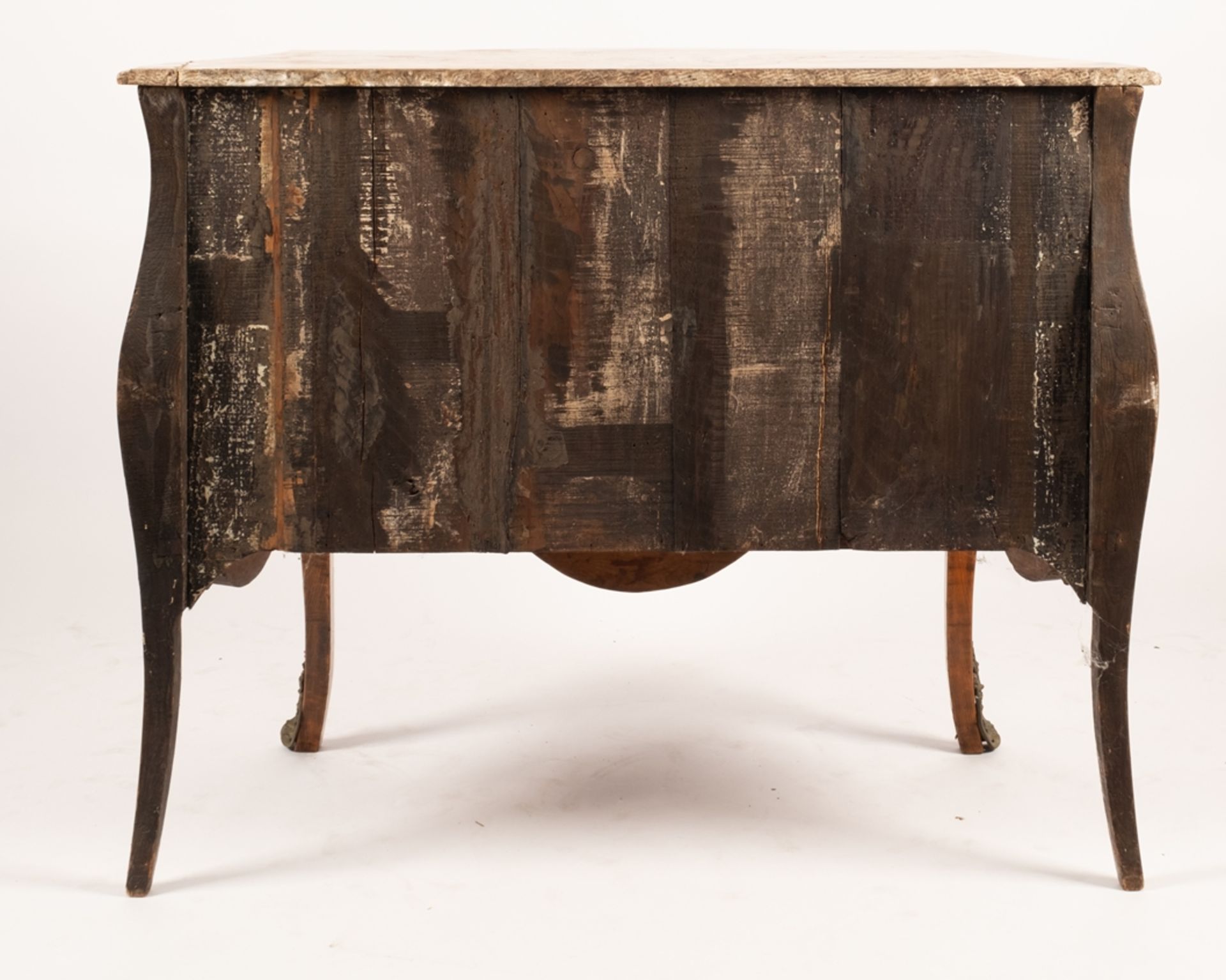 Kommode im Stil Louis XV, 19. Jh., diverse Edelhölzer furniert auf Eiche und Weichholz, stark bombi - Bild 8 aus 8