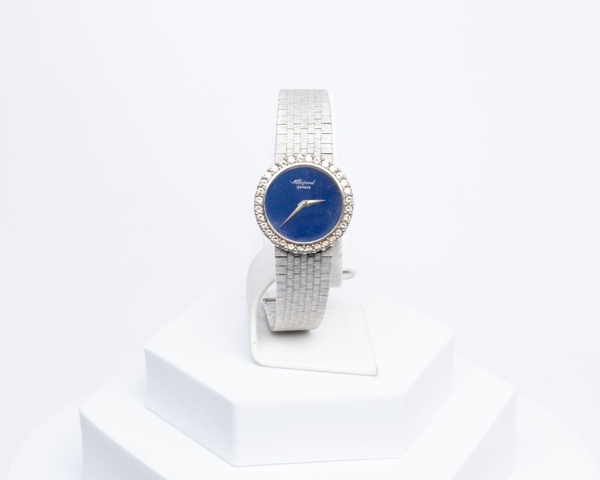 Chopard, Schmuckuhr, 18kt Weißgold, Lünette besetzt mit 32 Brillanten zus. ca. 0.96 ct., dunkelblau