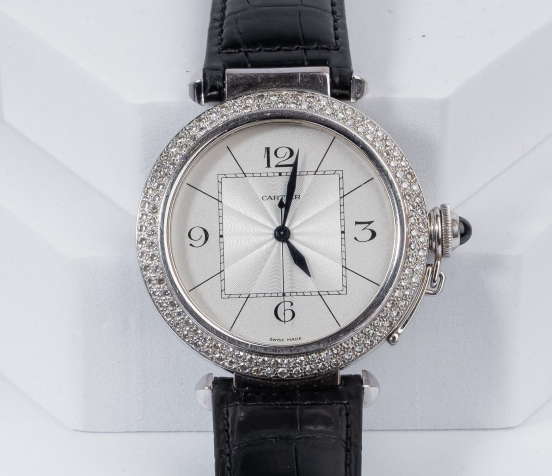 Cartier Pasha mit Diamantlünette, Ref. 2727, Gehäuse in 18kt Weißgold, rundes Gehäuse auf der Lünet