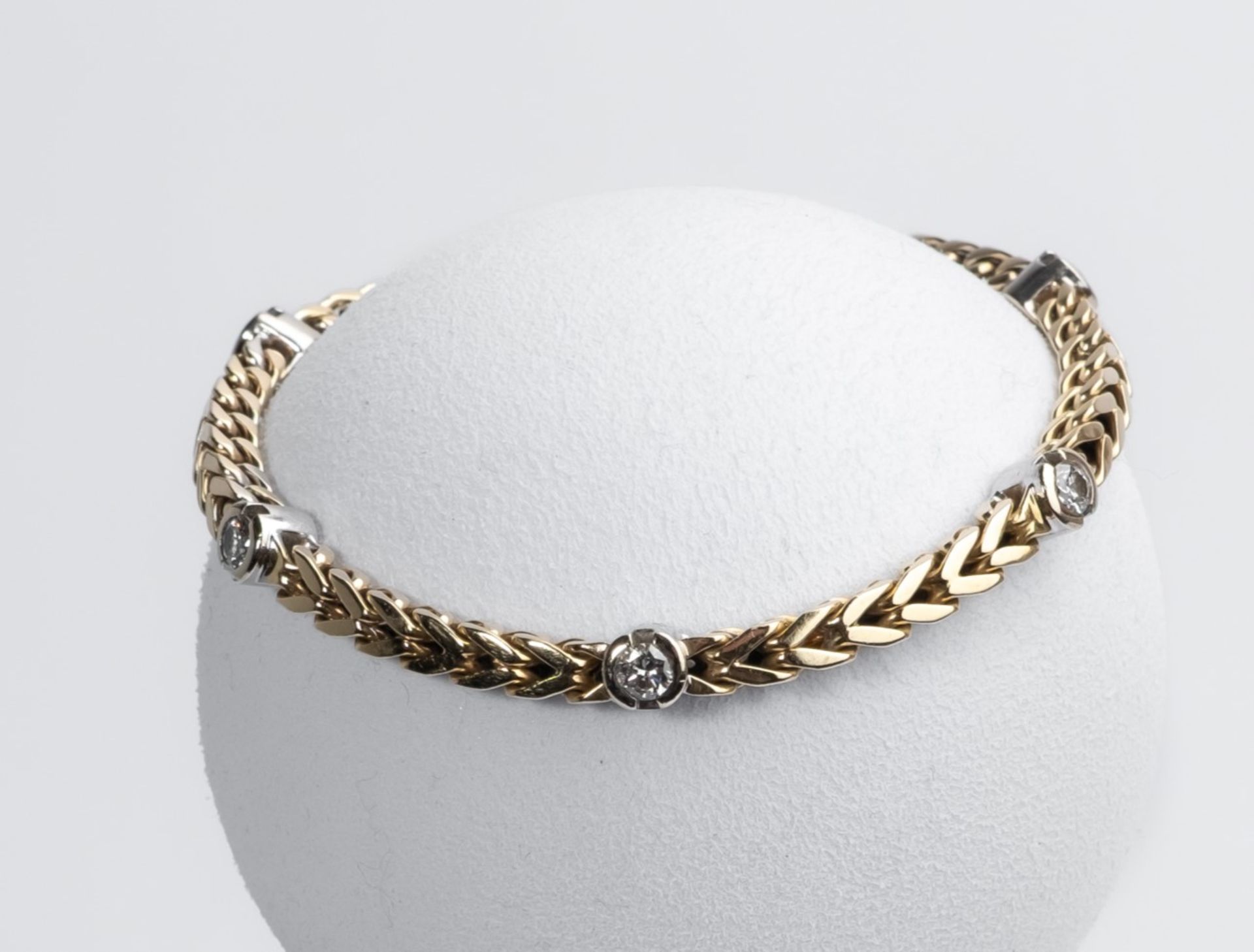 Armband, 14kt Weißgold/Gelbgold, 5 Brillanten zus. ca. 0.80 ct., ca. 27.3 g, ca. 20 cm lang