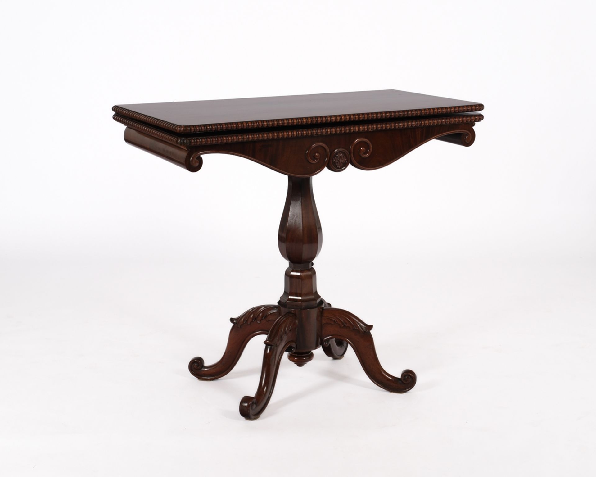 Spieltisch, norddeutsch, um 1900, Mahagoni, Platte klapp- und drehbar, innen mit grünem Filz, Fries - Bild 2 aus 7