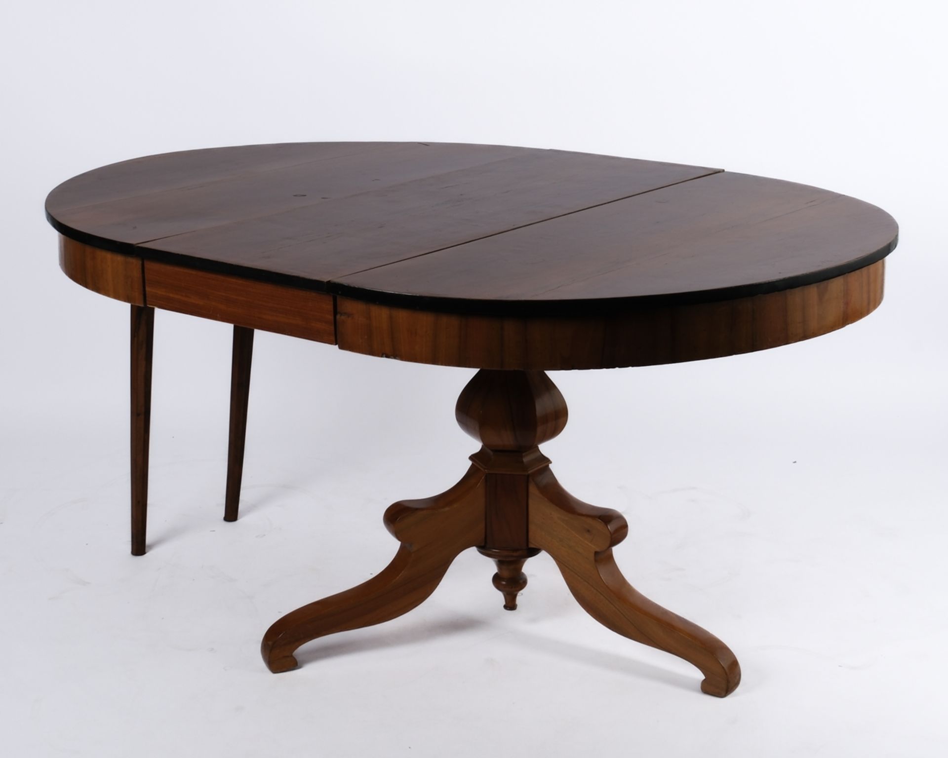 Runder Ausziehtisch, Biedermeier, 19. Jh., Marriage aus älterer Platte und jüngerem dreipassigen Ge - Bild 5 aus 5