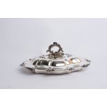 Servierdeckelschale, versilbert, Elkington & Co, um 1850, geschweifte Ovalform, Blüten und Blattwer