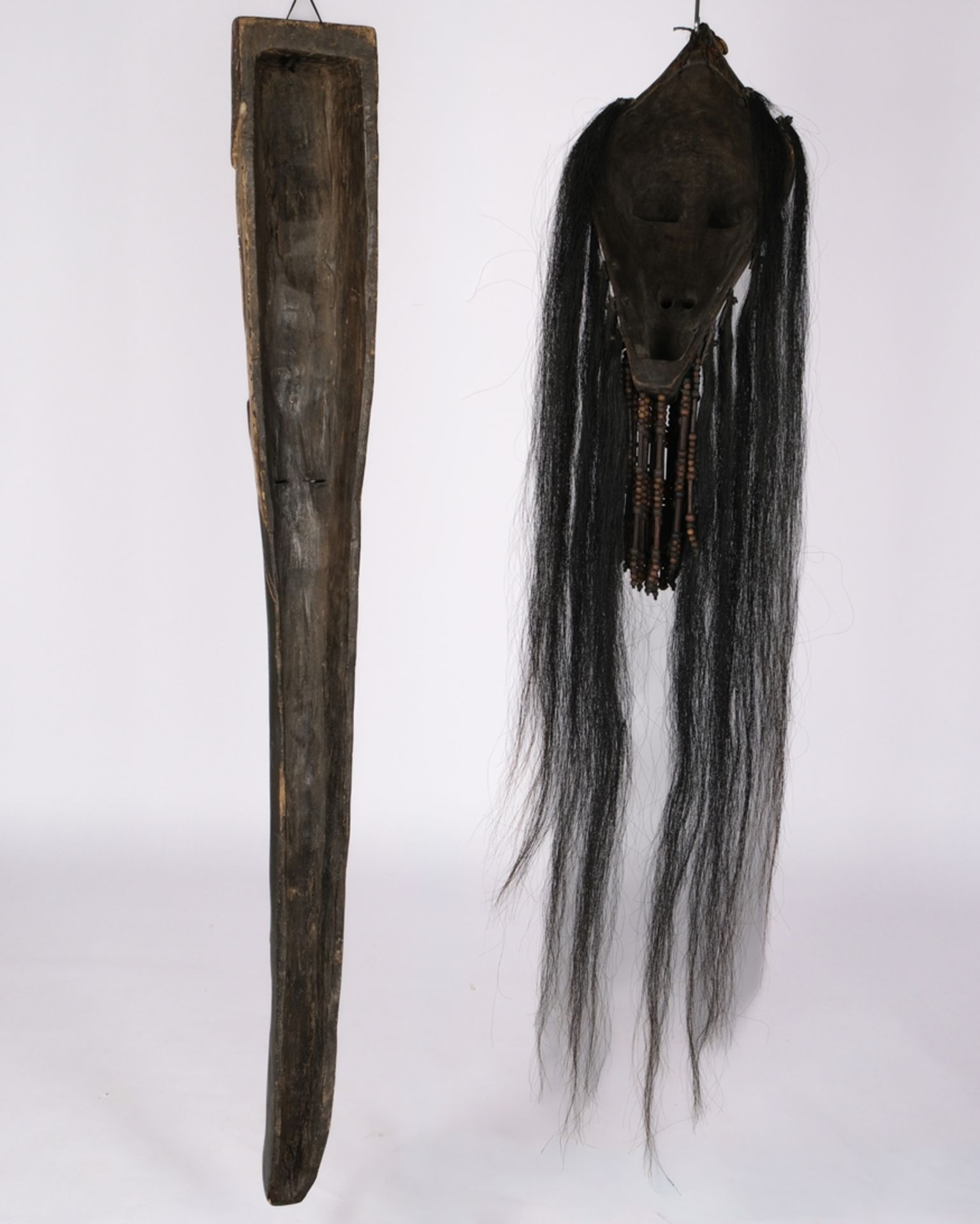 Kifwebe-Tanzmaske, Basonge, Zaïre oder Kongo, Afrika, Holz, ovaler Kopf, schlitzförmige Augen, vorg - Bild 2 aus 2