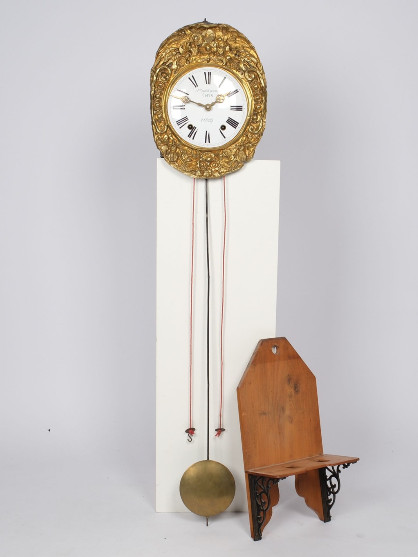 Comtoise, Frankreich, 19. Jh., sign. "Cotin á Cérilly", Schlag auf Glocke, Faltpendel, zwei Gewicht