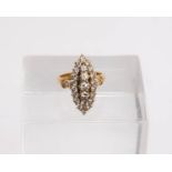 Ring, 18kt Gelbgold, 23 Brillanten, 7.3 g, RM 49
