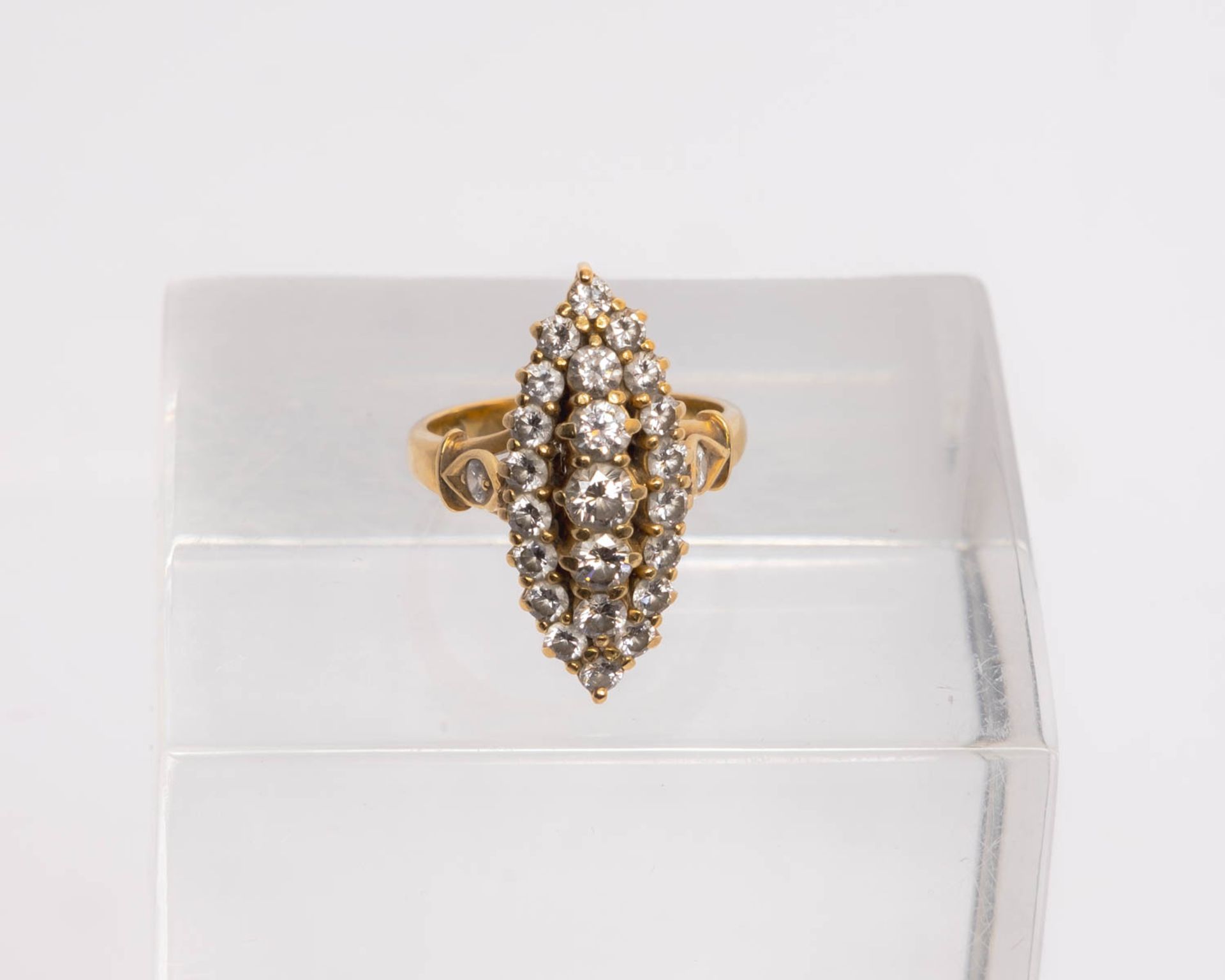 Ring, 18kt Gelbgold, 23 Brillanten, 7.3 g, RM 49