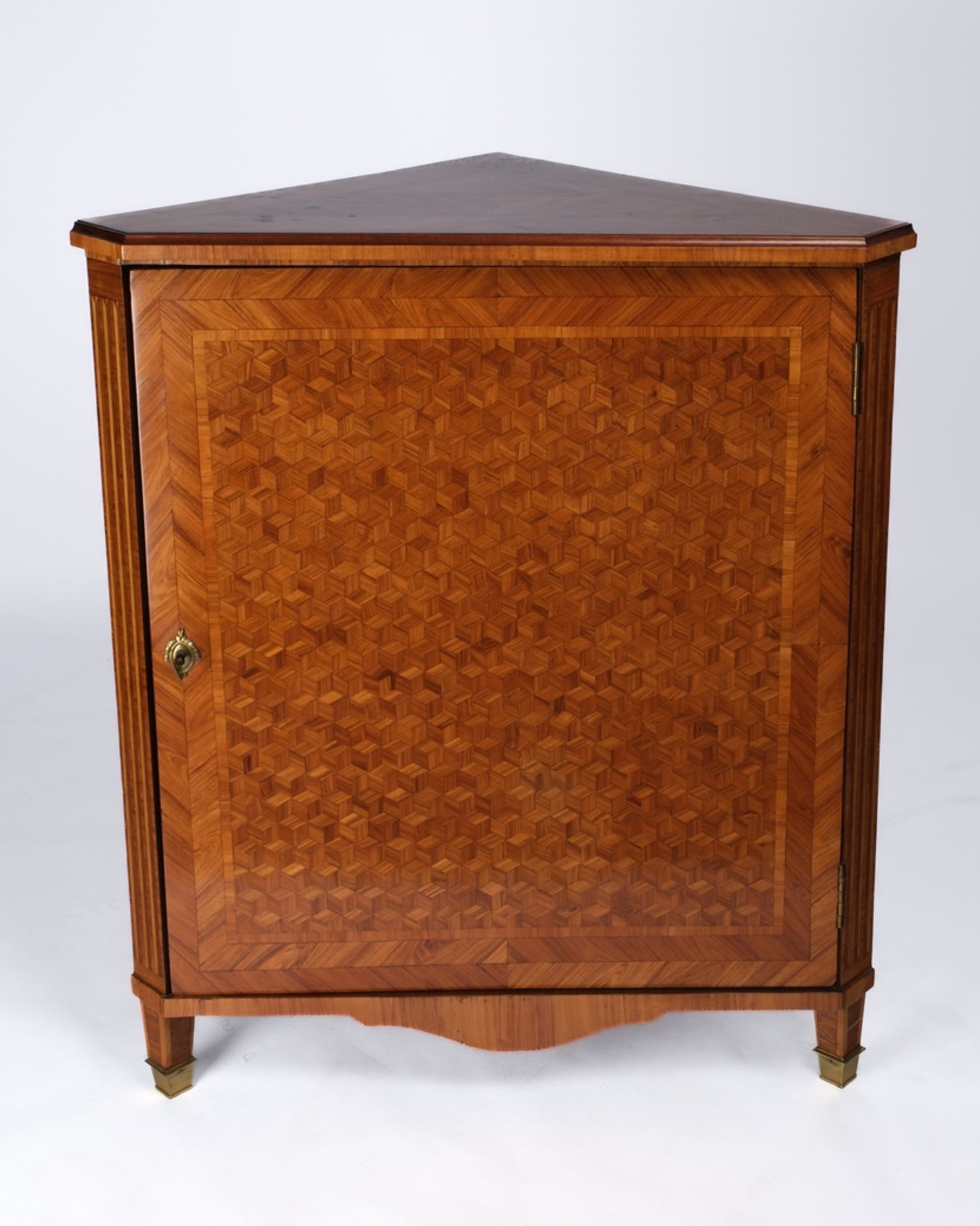 Encoignure / Eckschrank im Stil Louis XVI, Frankreich, 19. Jh., halbhoher eintüriger Korpus frontal