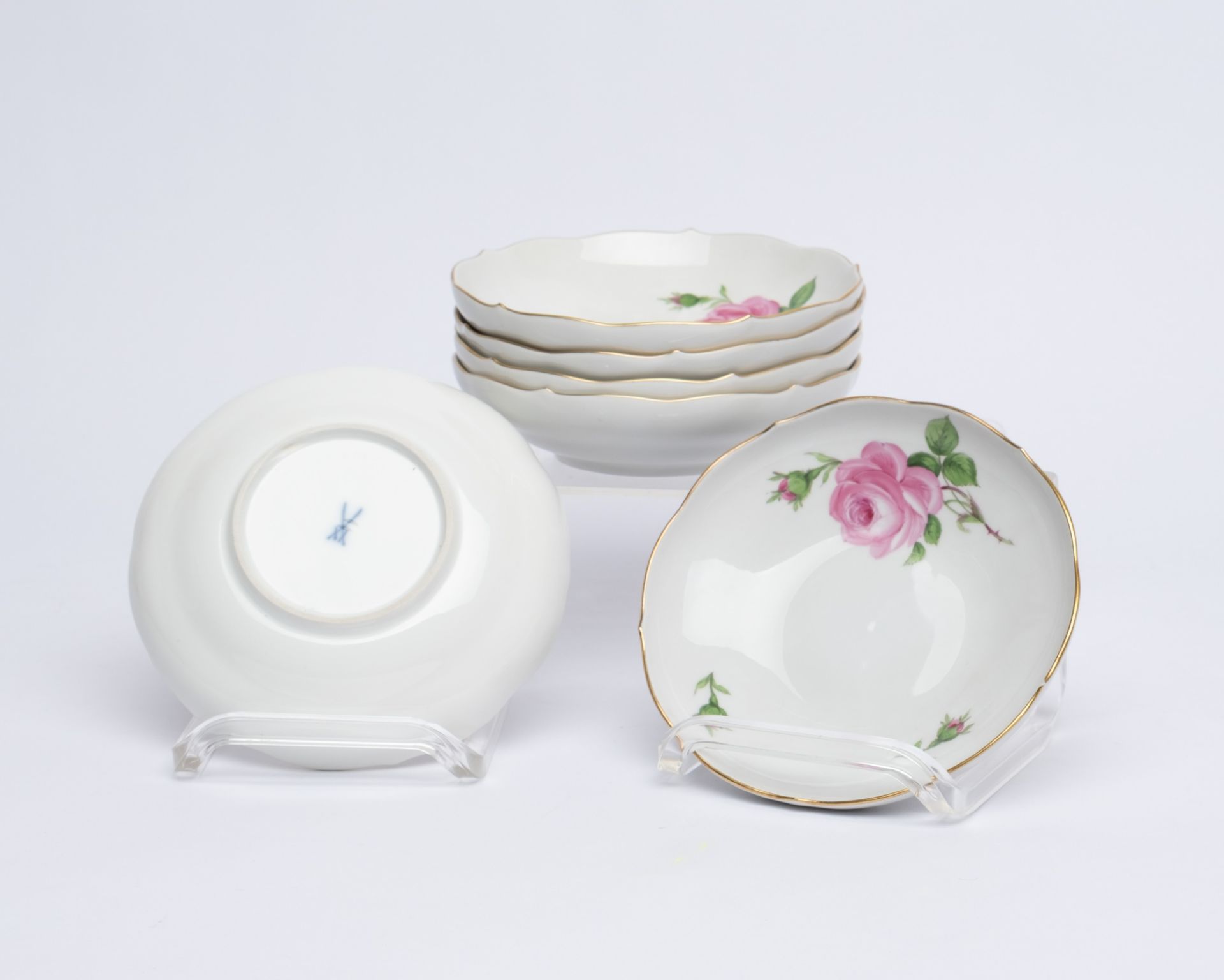 6 Kaffeegedecke, Gebäckplatte, Meissen, Schwertermarke, 1./meist 2. Wahl, rote Rose, Goldrand, 6.5  - Bild 3 aus 7