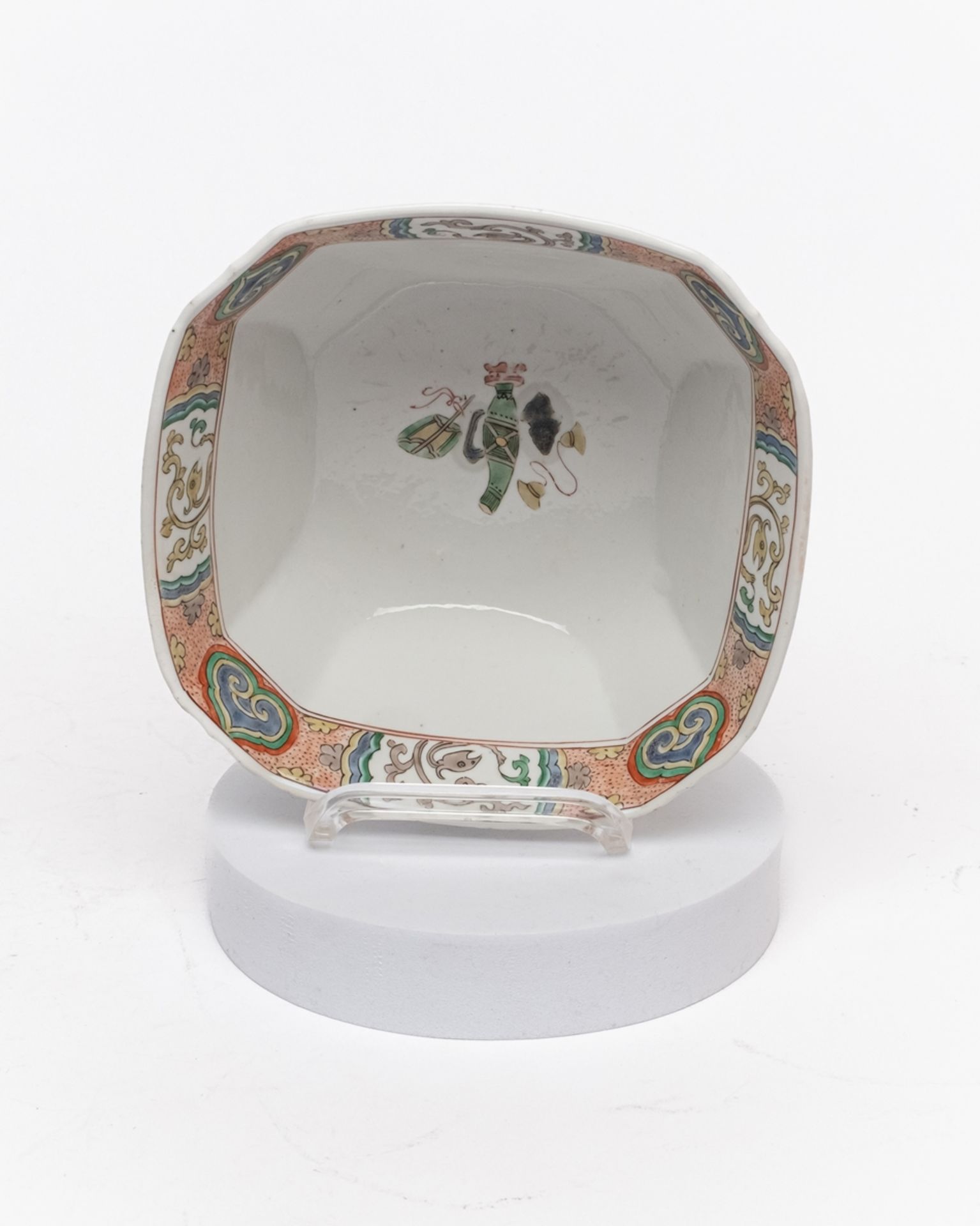 Schale, China, Kangxi, 1662-1722, Porzellan, famille verte, auf Standring die oktogonale Wandung, v - Bild 2 aus 3