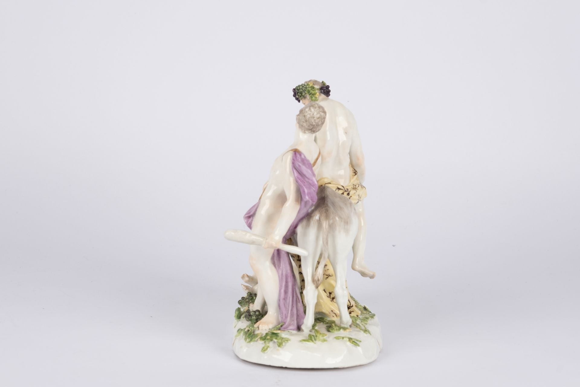 Porzellangruppe, "Der trunkene Silen", Meissen, Schwertermarke, um 1770, polychrom und goldstaffier - Bild 7 aus 8