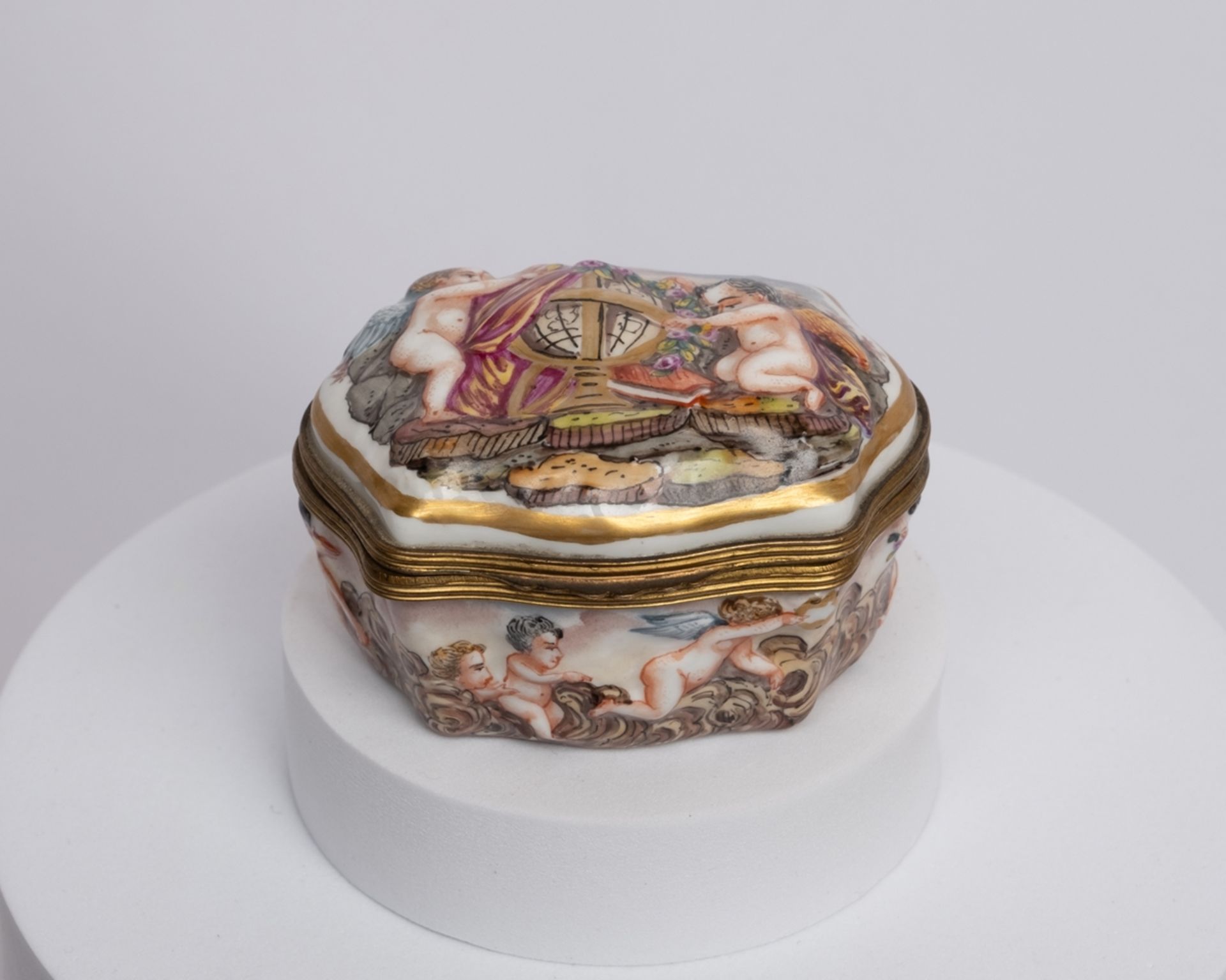 2 Tabatièren, Ernst Bohne Söhne, Rudolstadt, verschieden, reliefierte Puttendekore, polychrom und g - Bild 2 aus 10