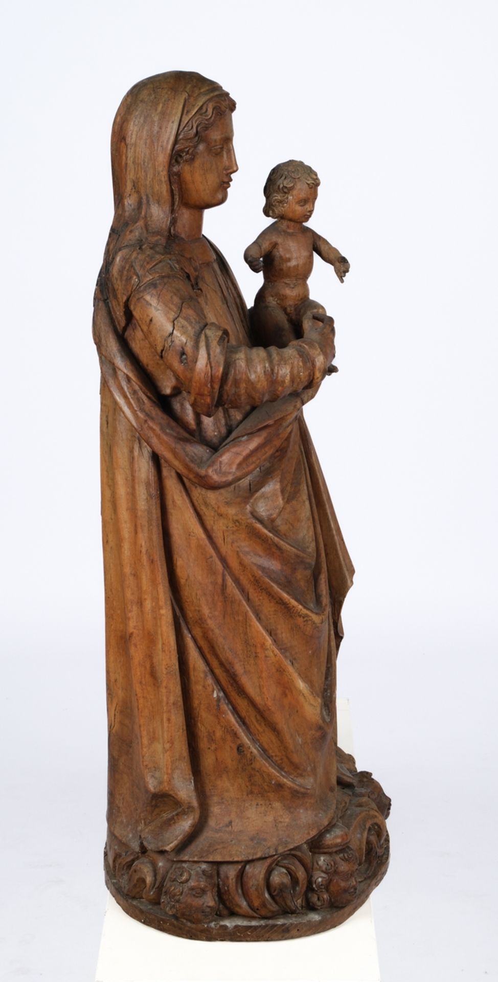 "Madonna mit Kind", wohl spanisch 18. Jahrhundert, Holz, 93 cm hoch, auf flache Plinthe gesetzt, Fi - Bild 4 aus 7