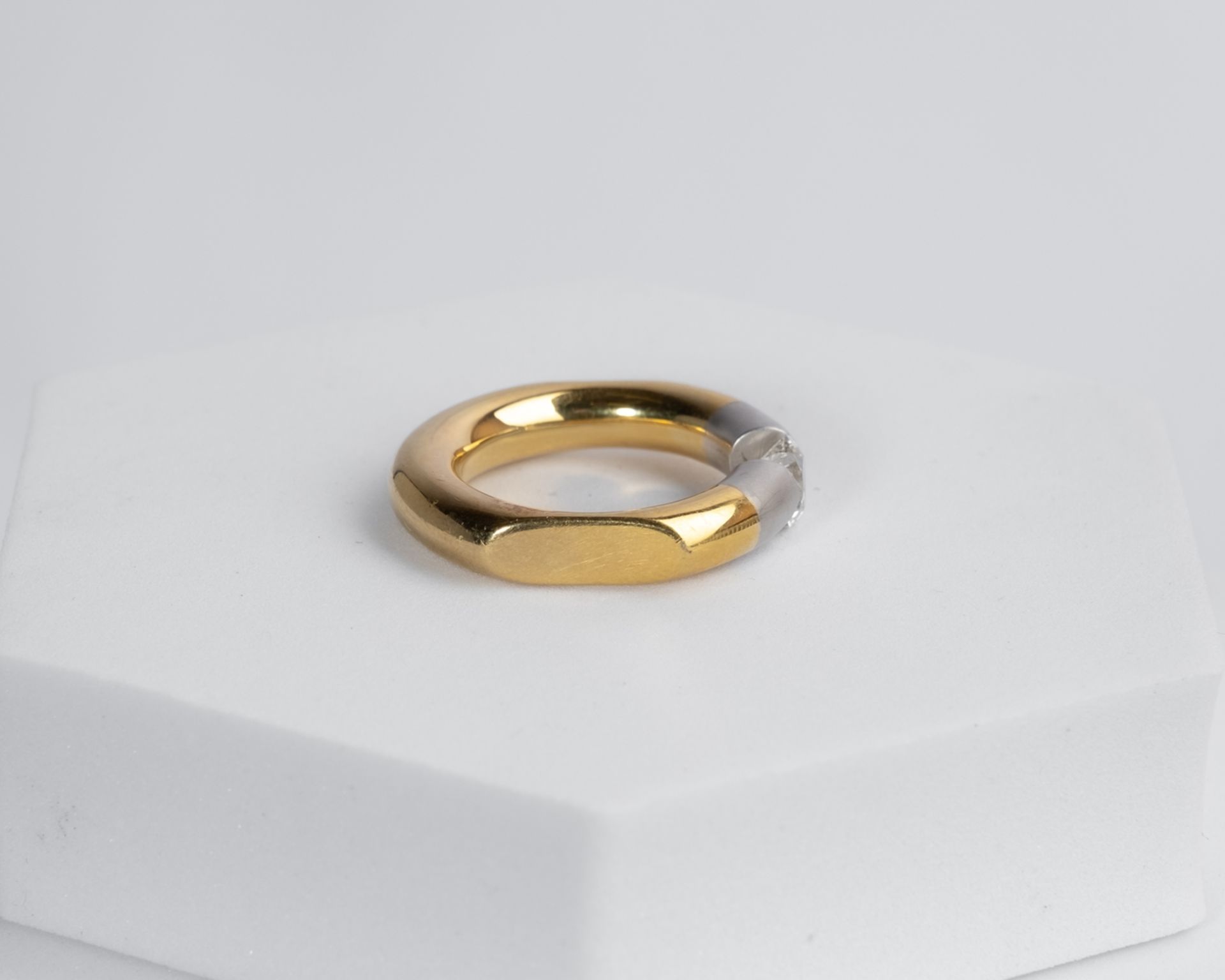 Ring, 18kt Gelbgold/Weißgold, Diamant, Herzschliff, ca. 1.05 ct., vvs2, ca. 18.1 g, RM 56 - Bild 2 aus 3