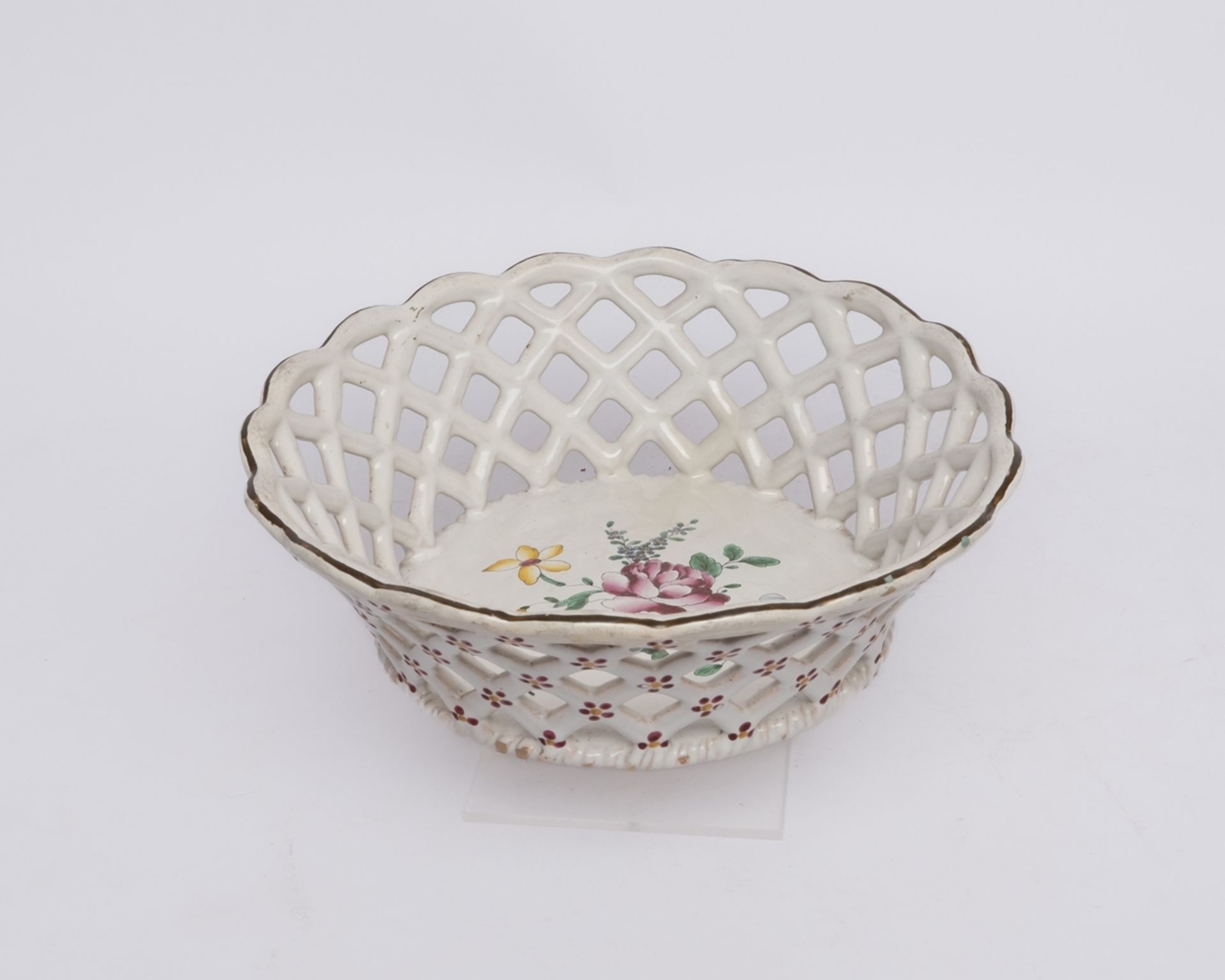 Korb, Straßburg, um 1762-70, Joseph Hannong, Fayence, farbiger Aufglasurdekor mit fleurs des Indes,