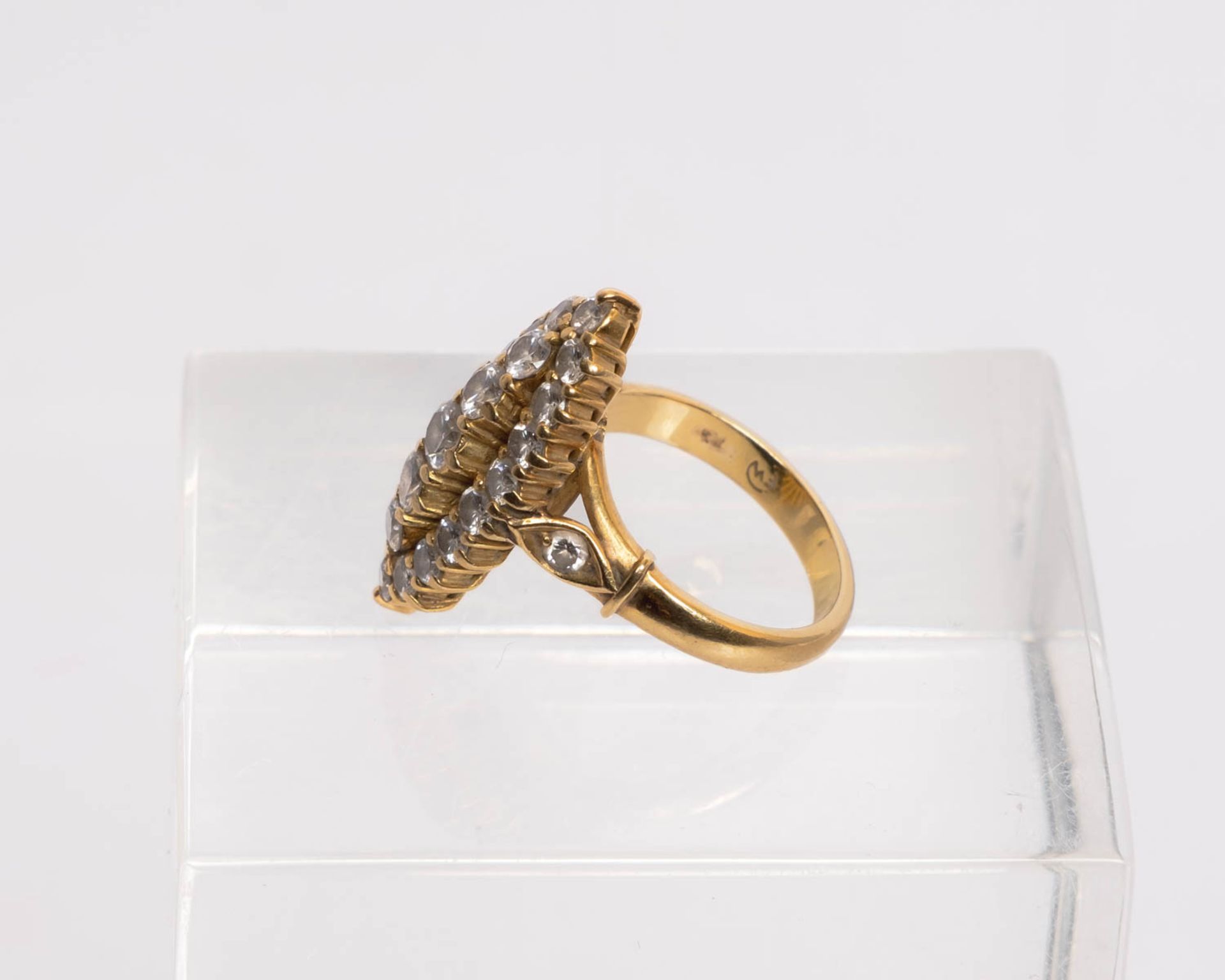 Ring, 18kt Gelbgold, 23 Brillanten, 7.3 g, RM 49 - Bild 2 aus 3