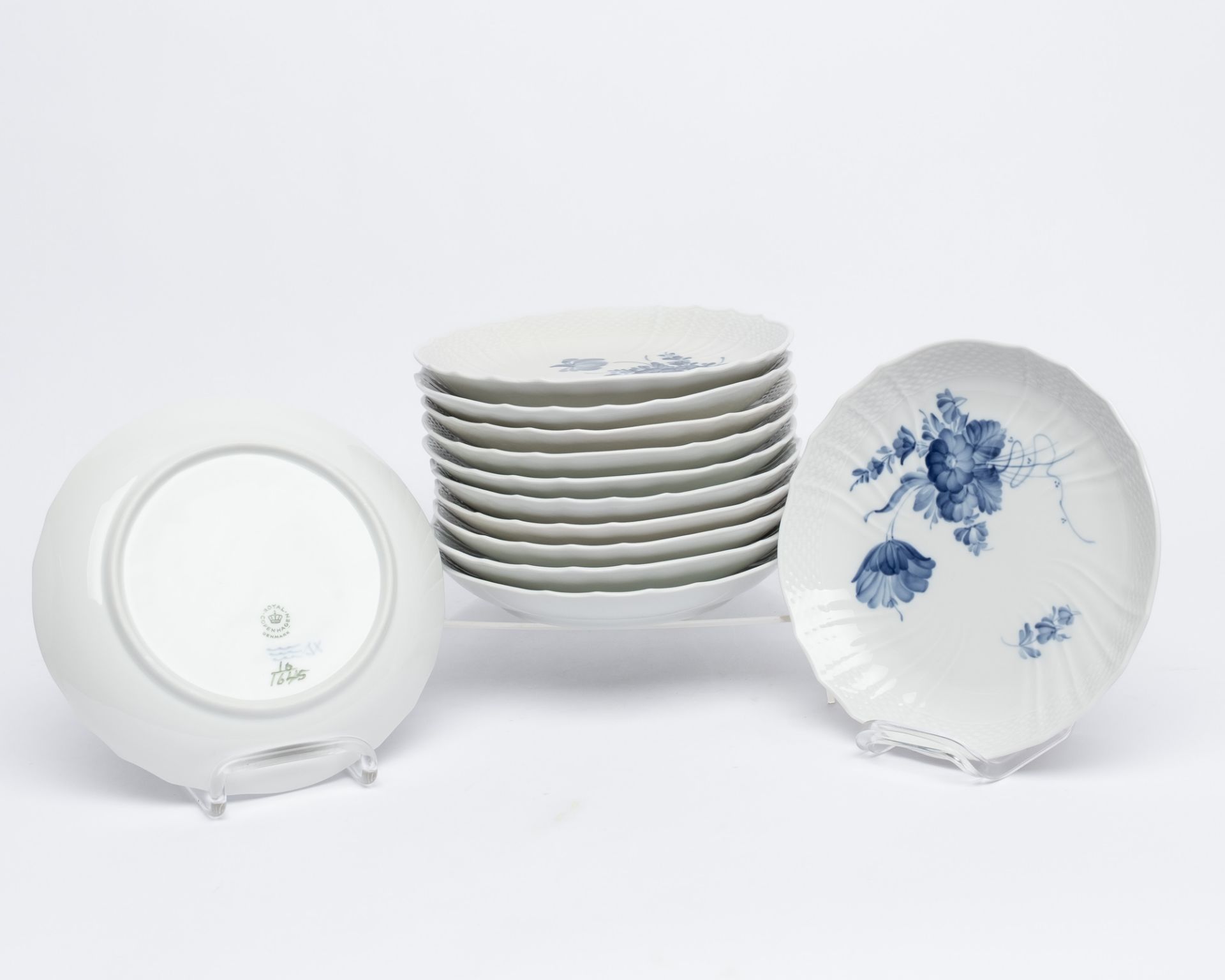 Kaffee- und Teeservice, 60-tlg., Royal Kopenhagen, blaue Blume: Kaffeekanne, Sahnegießer, 12 Kaffee - Bild 3 aus 16