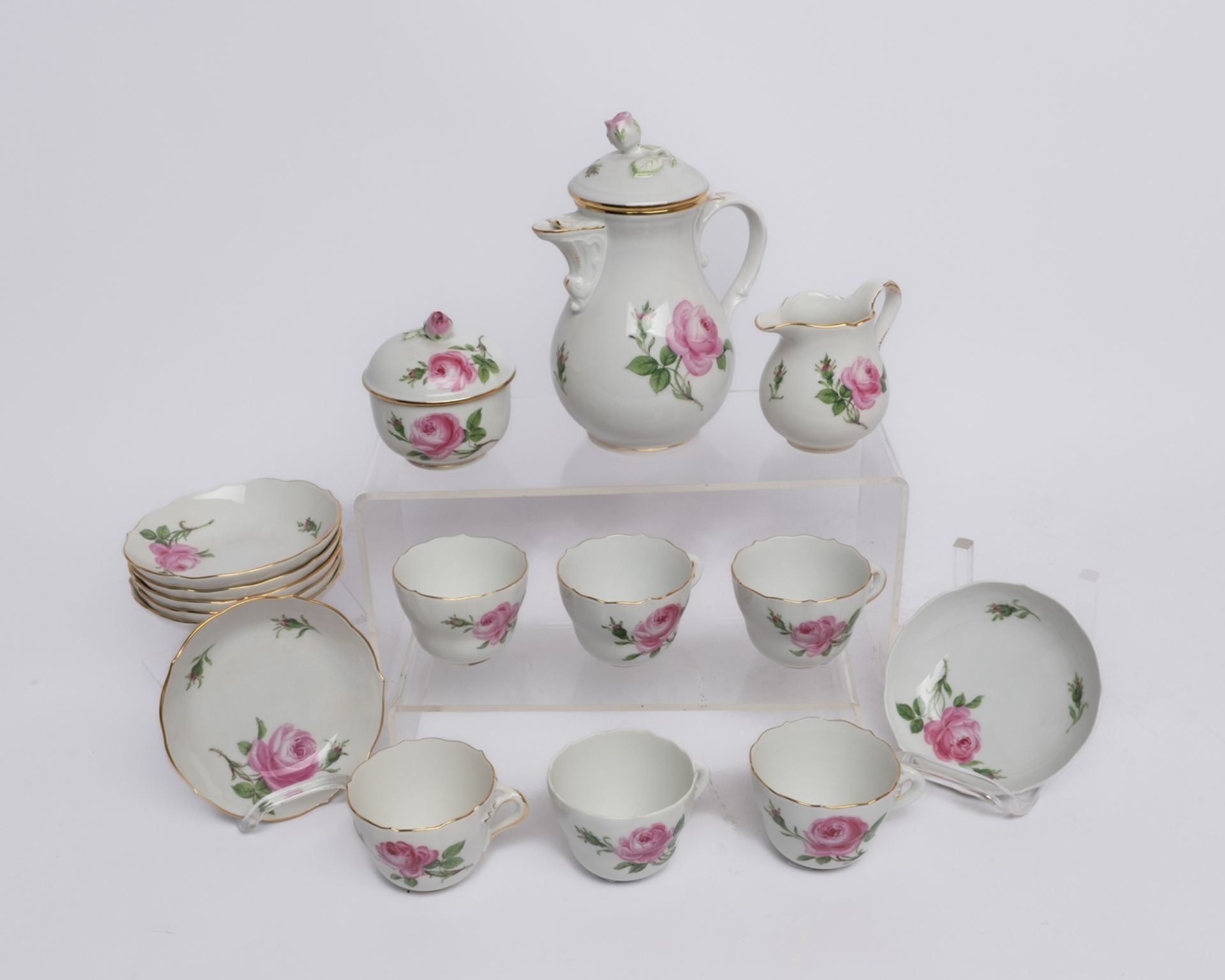 Mokkaservice, 16-tlg., Meissen, Schwertermarke, 1./2. Wahl, rote Rose, meist Goldrand: Mokkakanne (