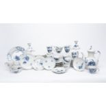 Kaffee- und Teeservice, 60-tlg., Royal Kopenhagen, blaue Blume: Kaffeekanne, Sahnegießer, 12 Kaffee
