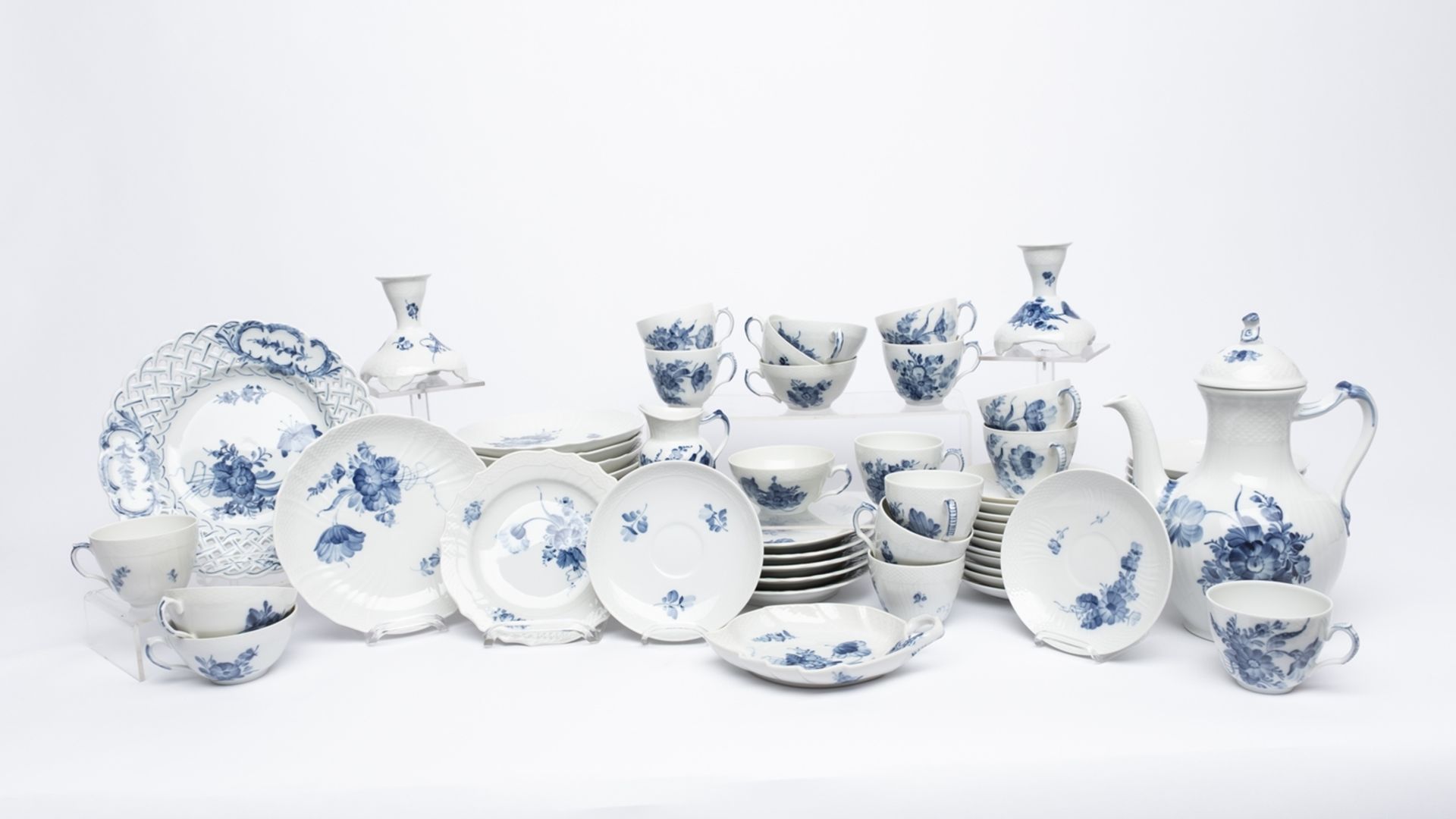 Kaffee- und Teeservice, 60-tlg., Royal Kopenhagen, blaue Blume: Kaffeekanne, Sahnegießer, 12 Kaffee