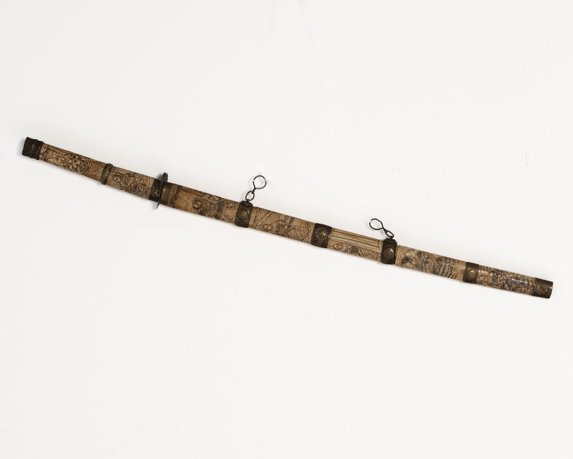 Wakizashi, Japan, um 1900, Meiji, einschneidige Eisenklinge, Griff und Scheide mit figürlich verzie - Bild 4 aus 5
