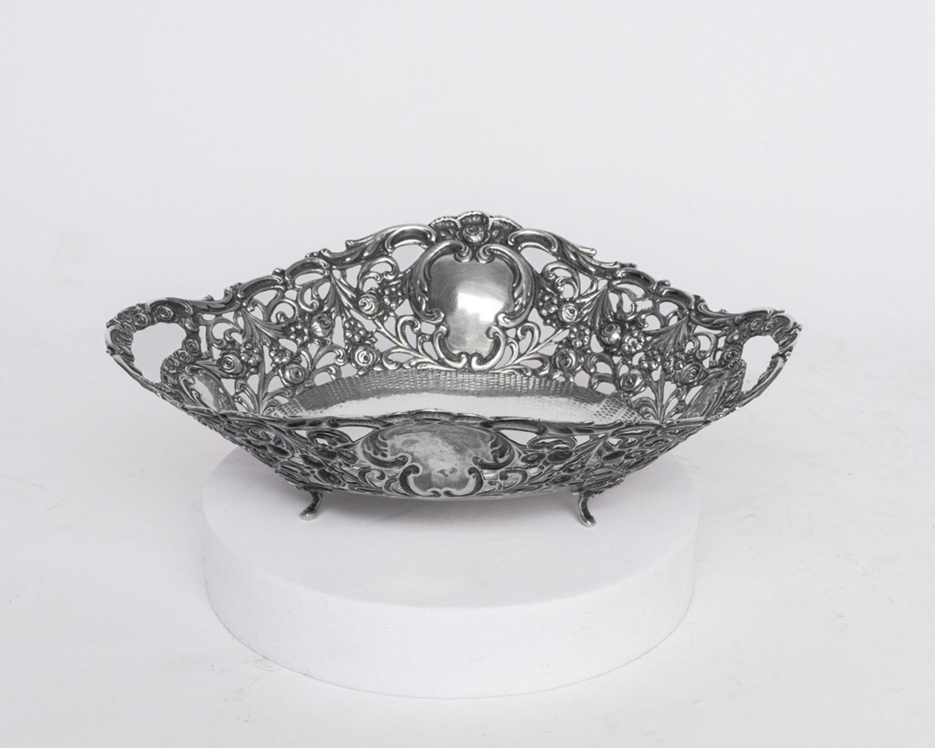 Durchbruchschale, Silber 800, deutsch, oval, Fahne mit Blüten, Ranken und Kartuschen im Relief à jo