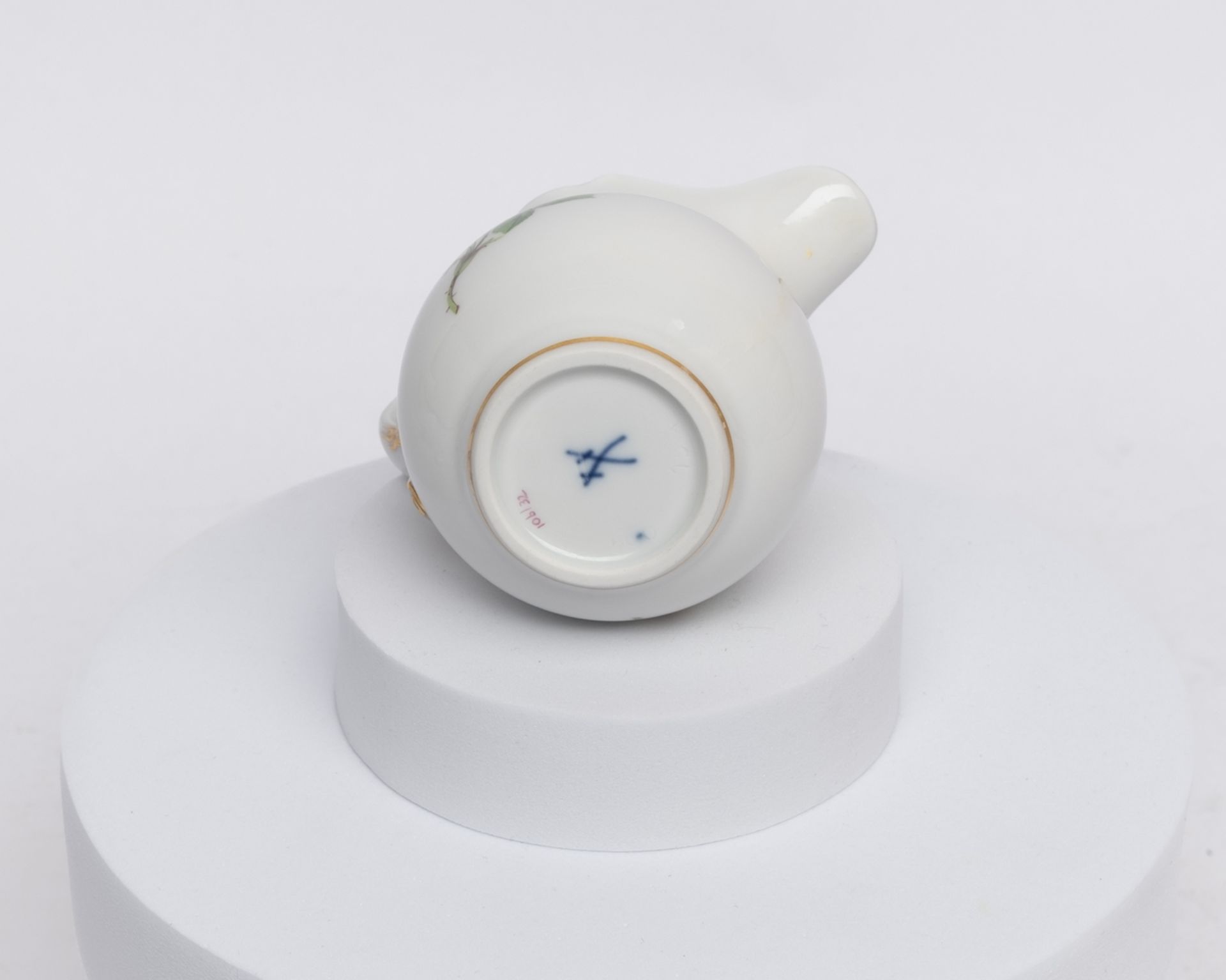 Mokkaservice, 25-tlg., Meissen, Schwertermarke, 2. Wahl, rote Rose, Goldrand: Mokkakanne (Deckelkno - Bild 18 aus 24