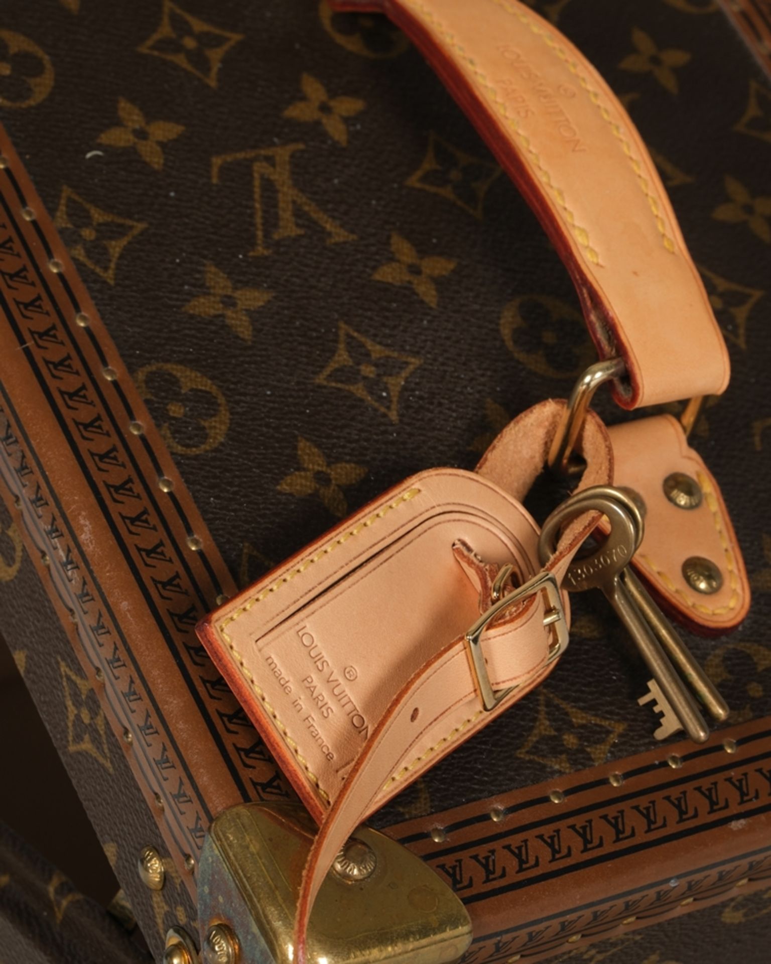 Kosmetikkoffer, "Boîte flacons", Louis Vuitton, Frankreich, 20. Jh., Monogram-Canvas LV, helles Led - Bild 4 aus 4