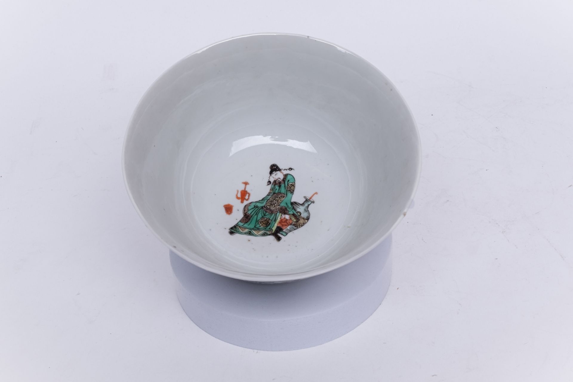 Schale, China, 19. Jh., Porzellan, famille verte, Wandung außen umlaufend mit Kriegern zu Pferde in - Bild 5 aus 7