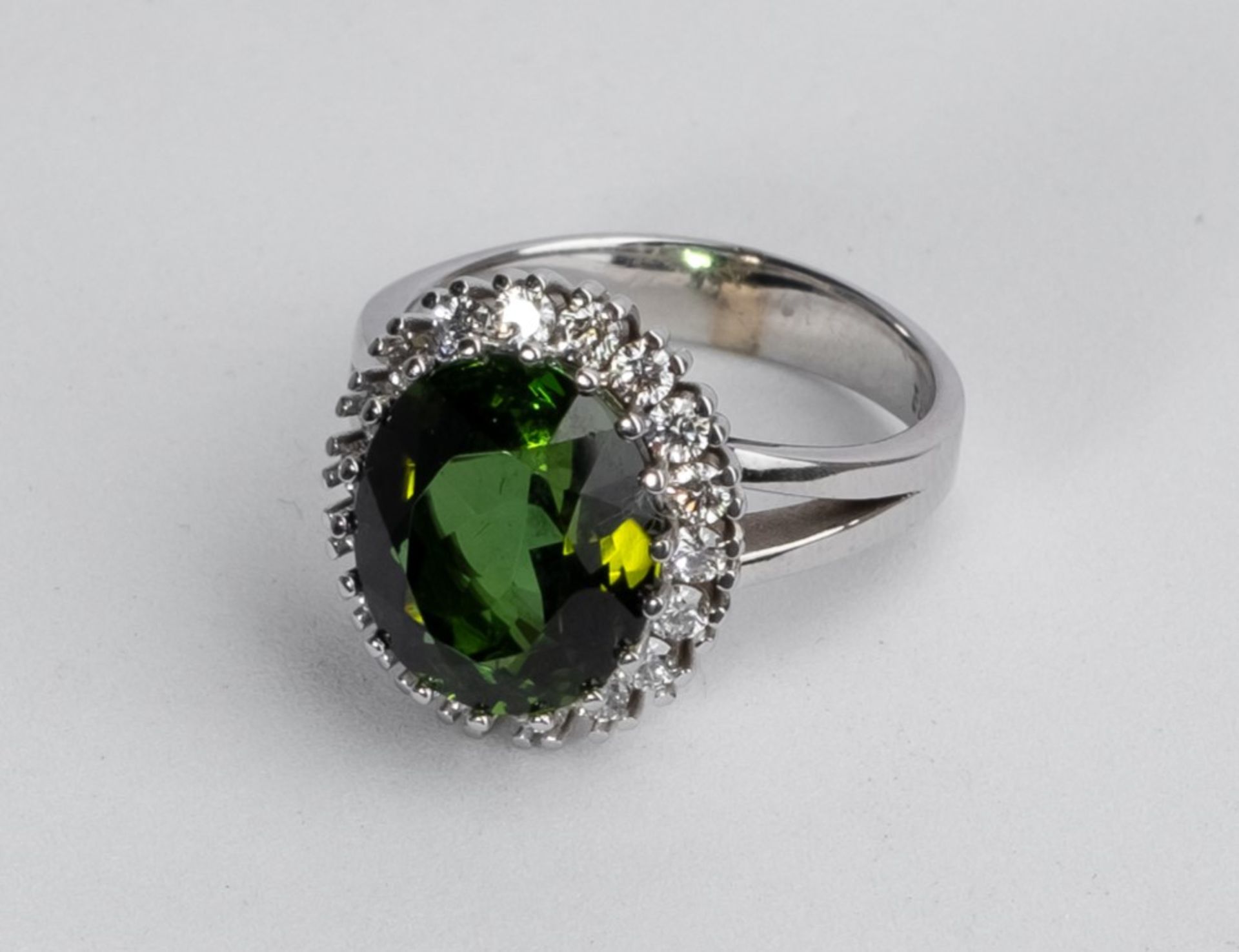 Ring, 14kt Weißgold, Turmalin ca. 6.00 ct., Brillanten, ca. 9.0 g, RM 59