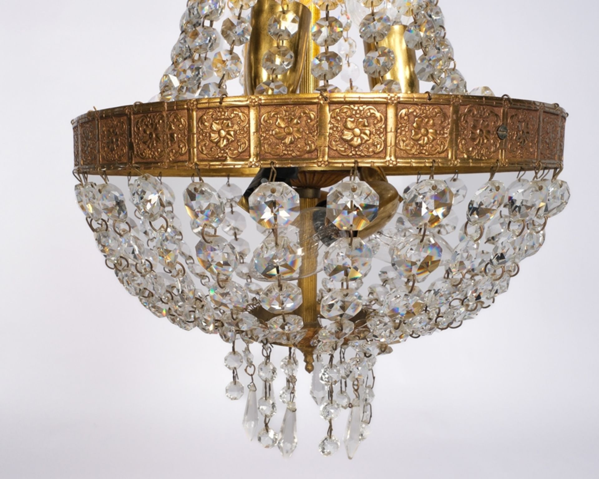 Deckenlüster, Empirestil, Frankreich, 20. Jh., Bronze, Glasbehang, Korbform, fünfflammig, elektrifi - Bild 3 aus 3