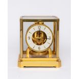 Tischuhr, "Atmos VIII", Jaeger LeCoultre, Schweiz, 1967-1984, Kaliber 528-8, nummeriert 558308, fün