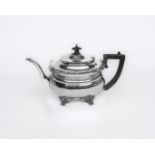 Teekanne, Silber 925, London, 1919, C.S. Harris & Sons Ltd, vierseitige, leicht gebauchte Form auf 