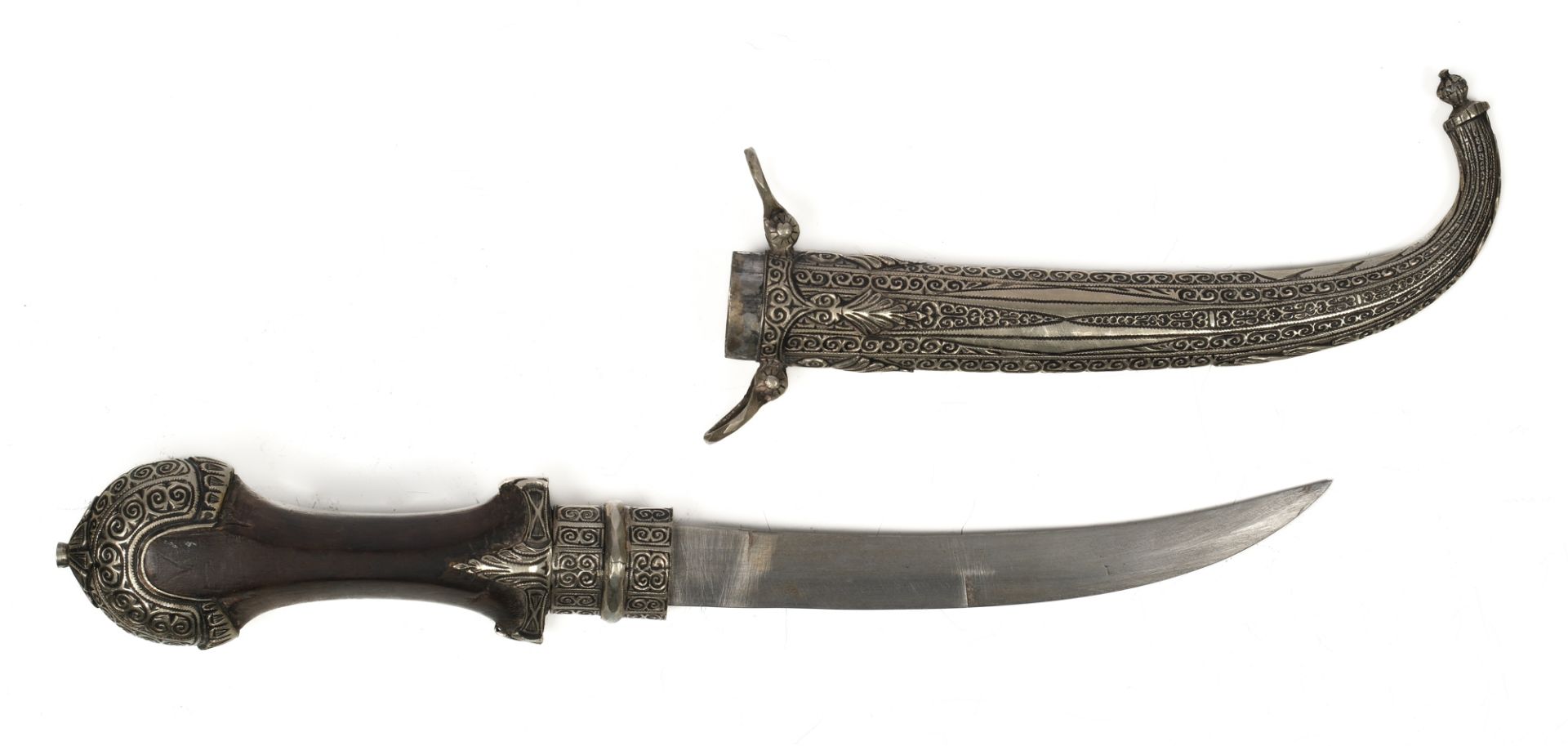 Konvolut von vier orientalischen Dolchen, 19./20. Jh., Griffe mit Holz, Bein und Silber, Scheiden t - Bild 5 aus 6