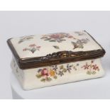 Tabatière, deutsch, 18. Jh., Email auf Metall, rechteckig, Seiten konkav eingezogen, weißgrundig, a