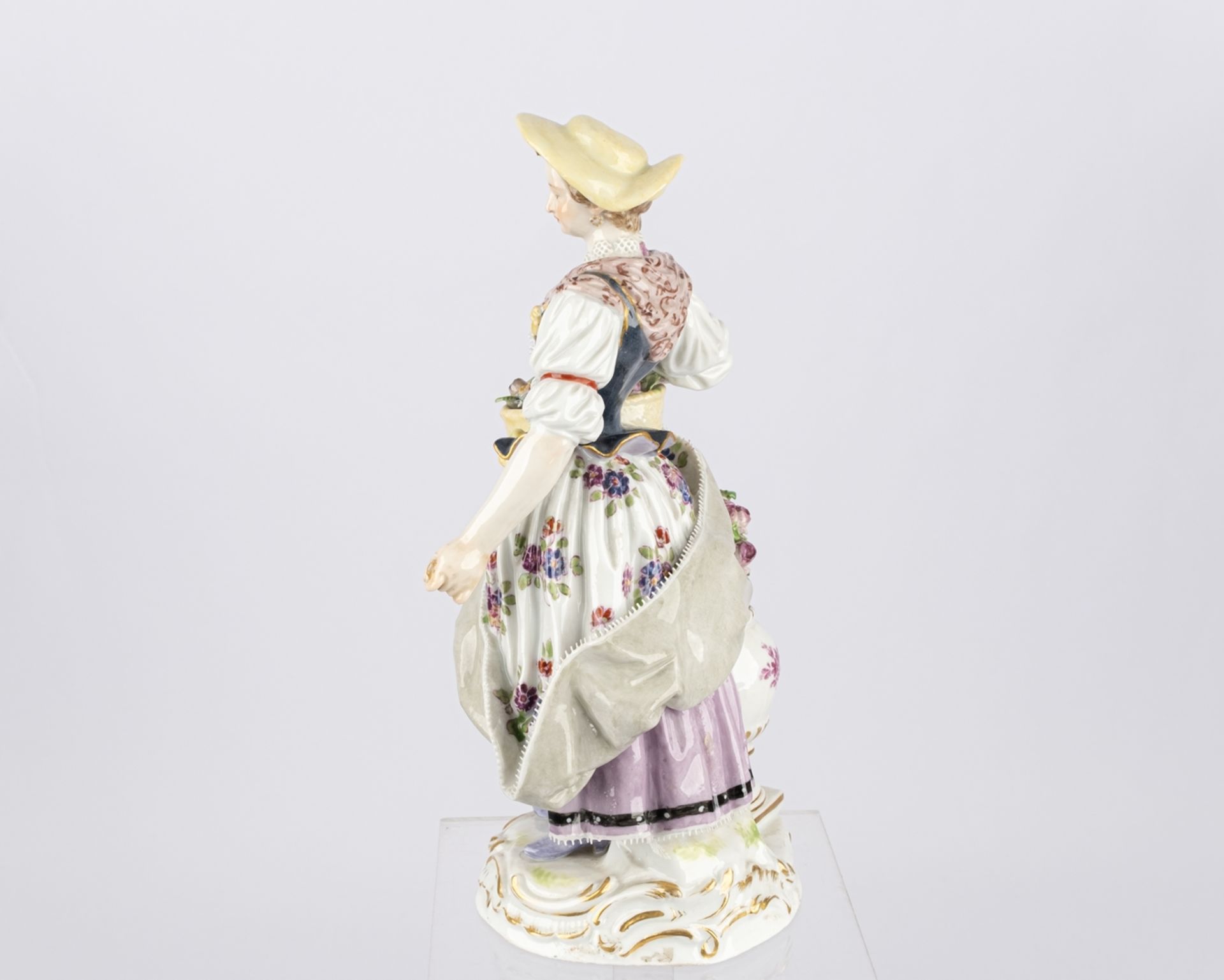 Porzellanfigur, "Gärtnerin mit Blumenkorb", Meissen, Schwertermarke, 1850-1924, 1. Wahl, Modellnumm - Bild 2 aus 5