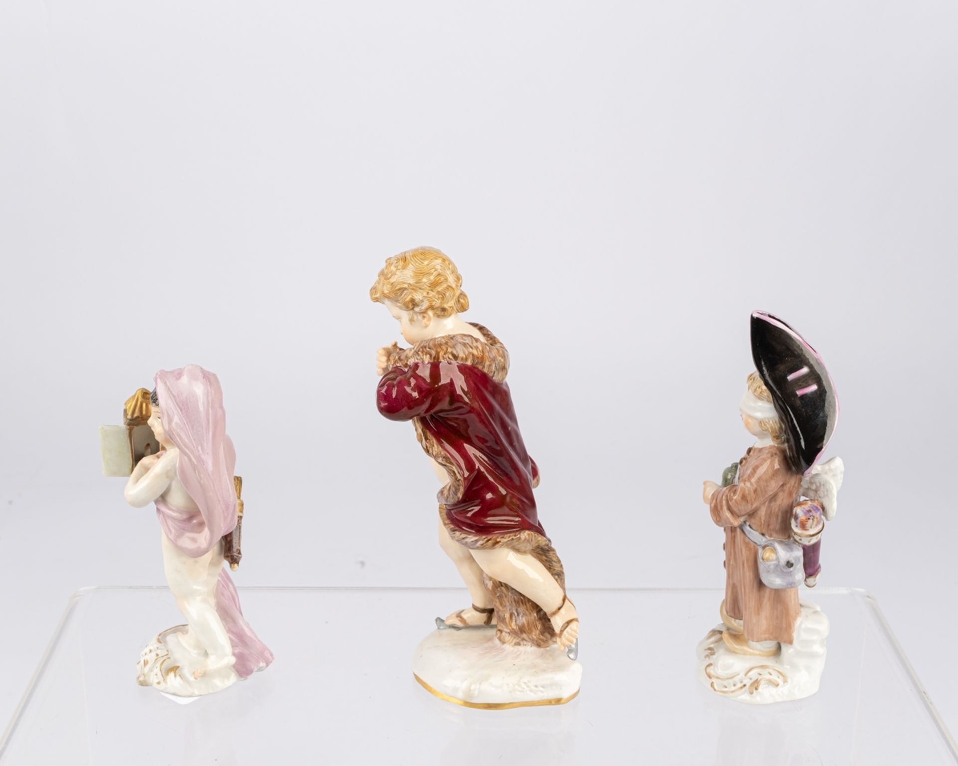 3 Porzellanfiguren, "Amorette mit Laterne", "Amorette als Bettler", "Putto als Allegorie des Winter - Bild 2 aus 4