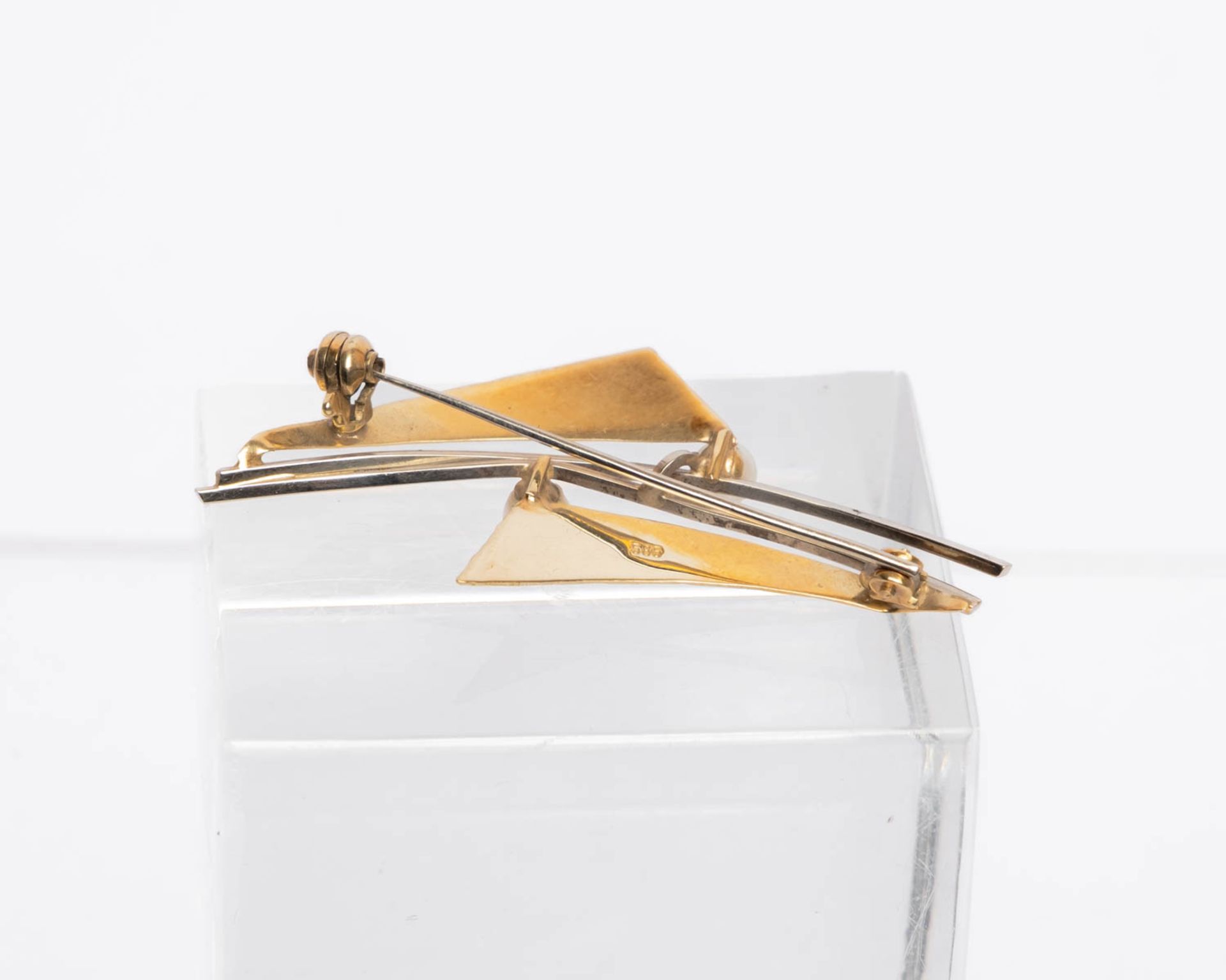 Brosche, 14kt Gelbgold/Weißgold, zwei kleine Perlen, ca. 4.6 g - Bild 2 aus 2