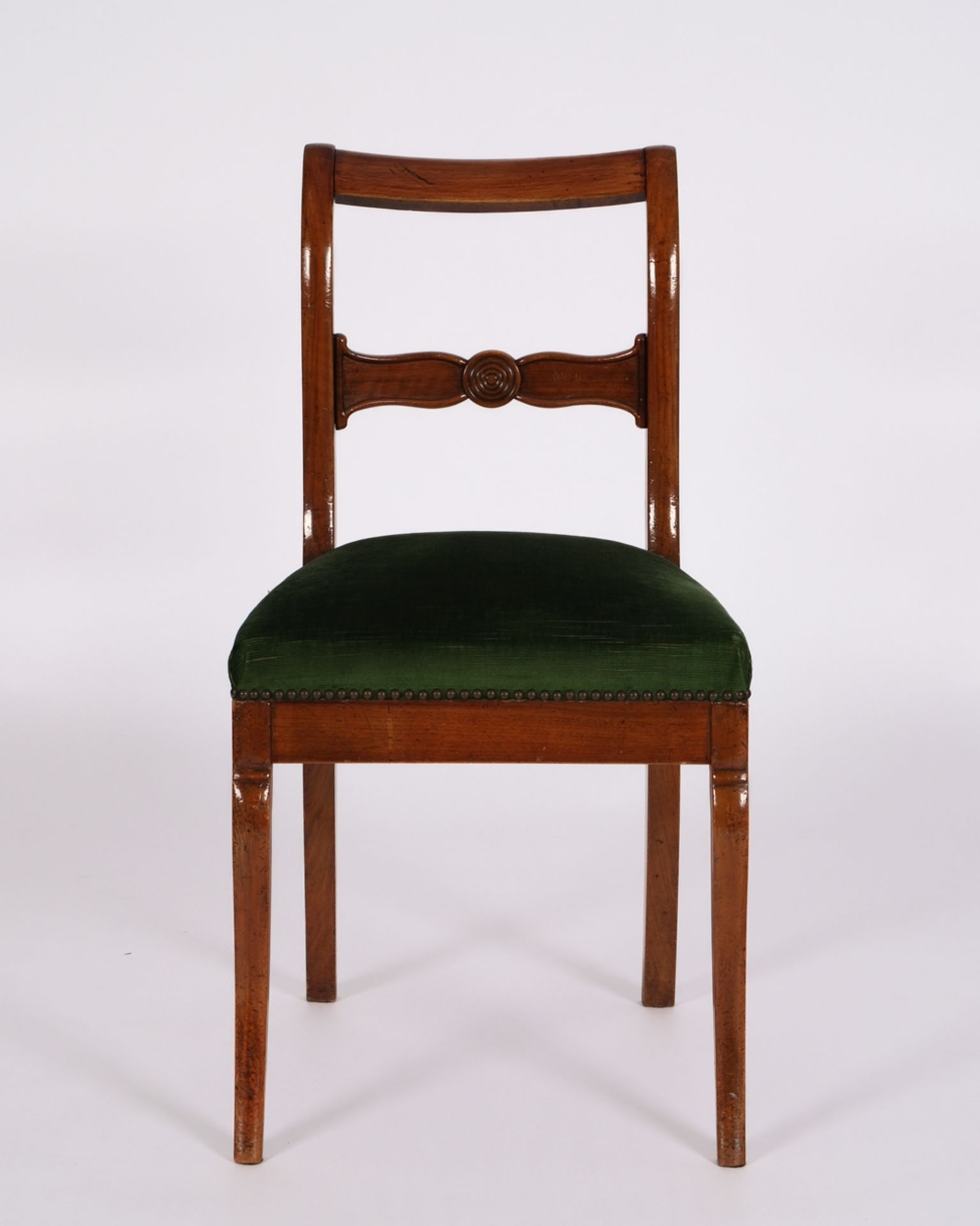 Satz von 6 Stühlen, Biedermeier, 1. Drittel 19. Jh., Lehndekor mit zentralem Medaillon, Säbelbeine, - Bild 3 aus 5