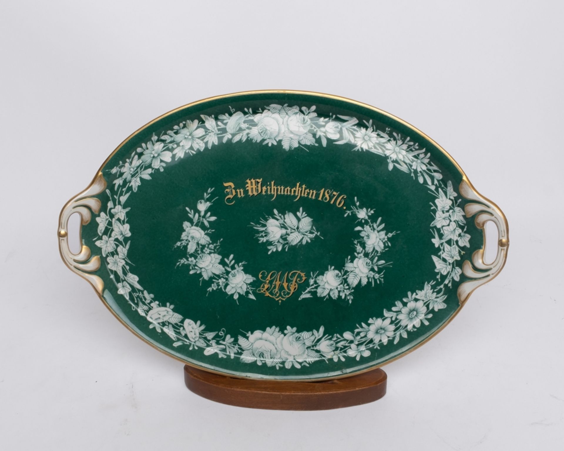 Porzellantablett, "Zu Weihnachten 1876", 19. Jh., ungemarkt, oval, mit zwei Handhaben, grüngrundige