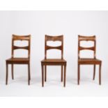 Drei Stühle des Biedermeier aus Haus Parzival, um 1830, Nussbaum massiv und furniert, Sitzfläche je