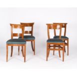 2 Paare Stühle, Biedermeier, 1. Drittel 19. Jh., Kirschbaum, grüne Polsterbezüge, H. 84 - 87 cm, gu