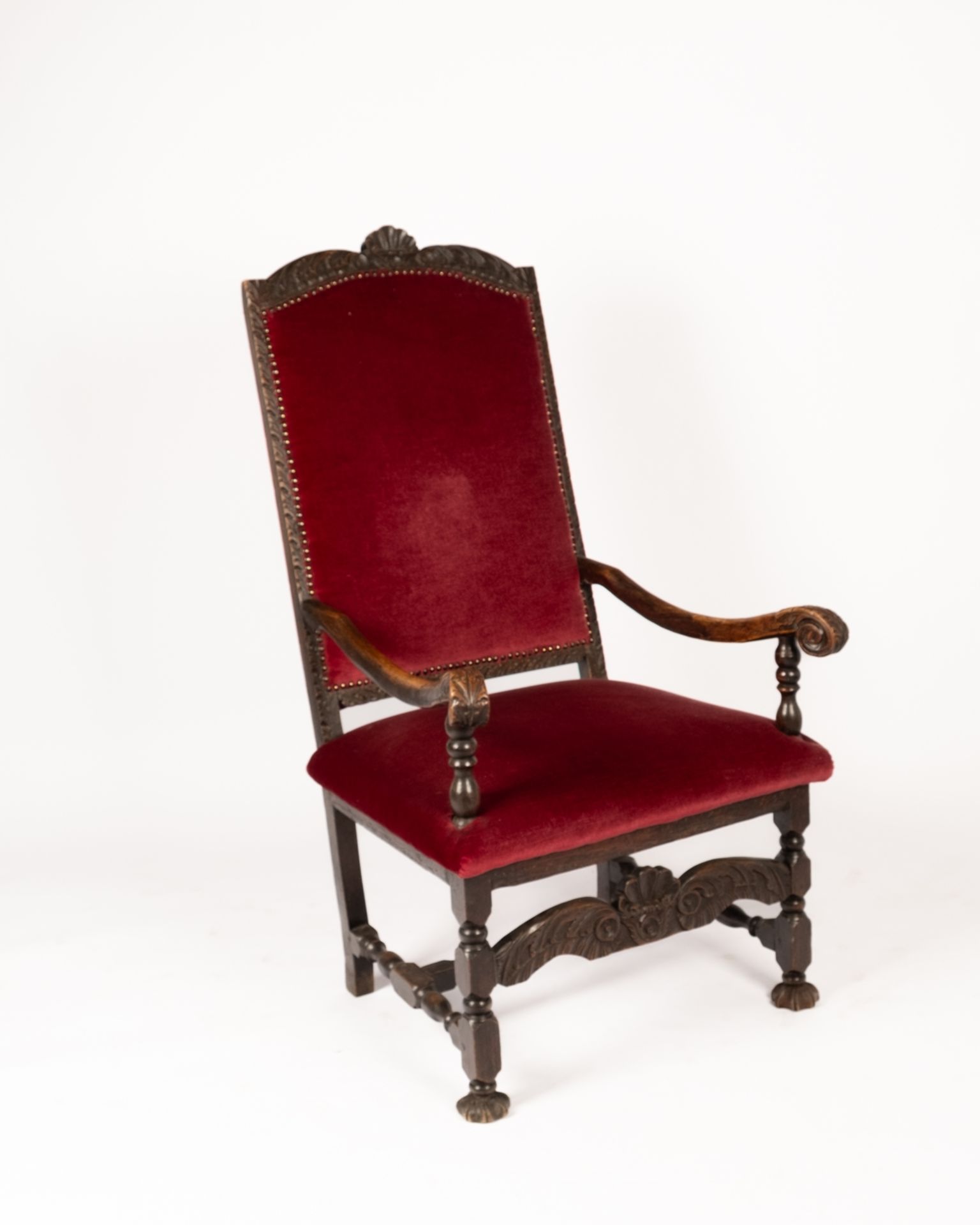 Barocker Armlehnsessel, 18./19. Jh., Eiche geschnitzt, ornamentales Dekor, Armlehnen mit Akanthusvo