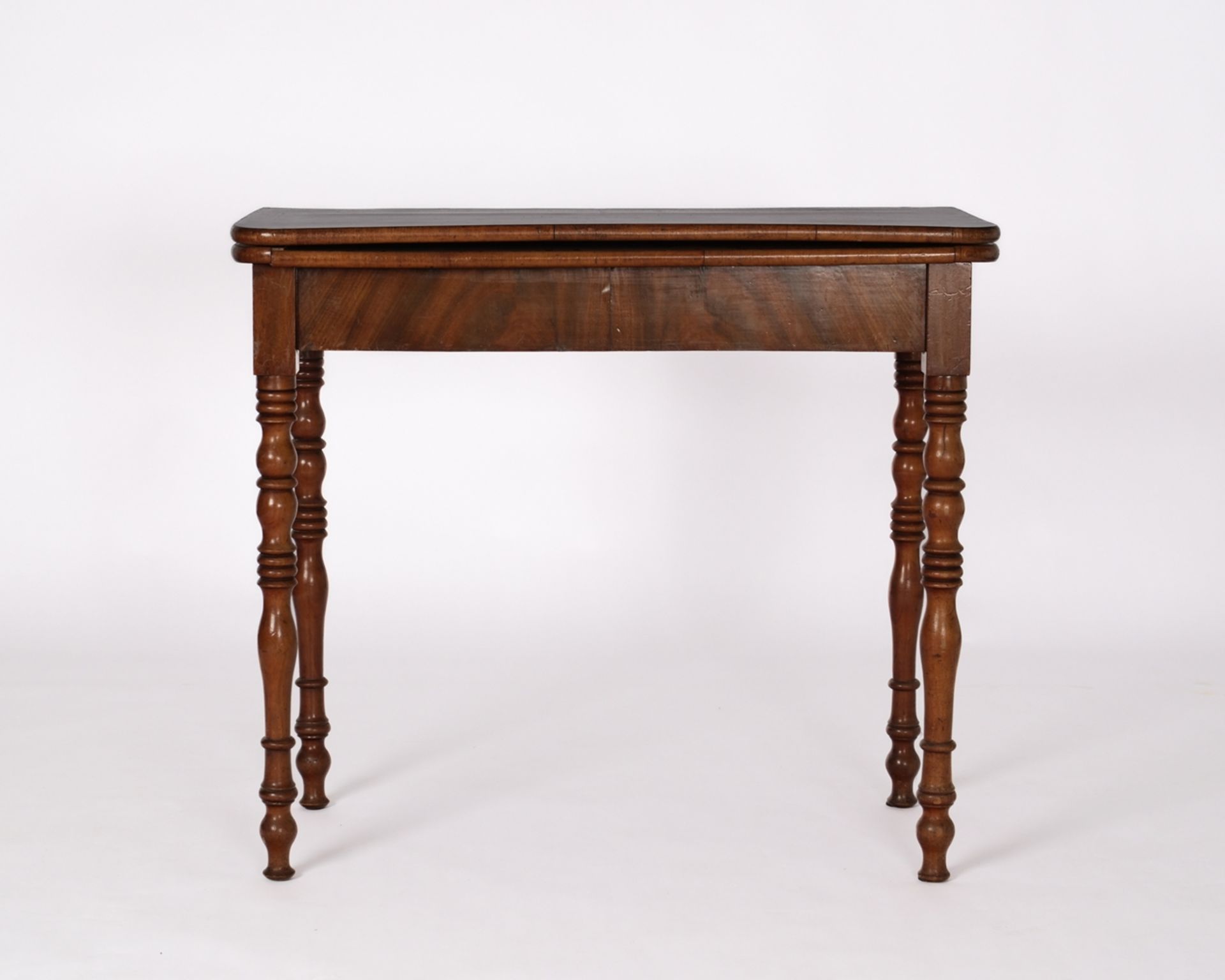 Spieltisch, Gründerzeit, um 1880, Mahagoni massiv und furniert, dreh- und aufklappbare Platte über 