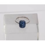 Ring, 18kt Weißgold, Brillanten zus. ca. 0.06 ct., etwa w/si, 7 Saphire zus. ca. 1.80 ct., etwa 4 g