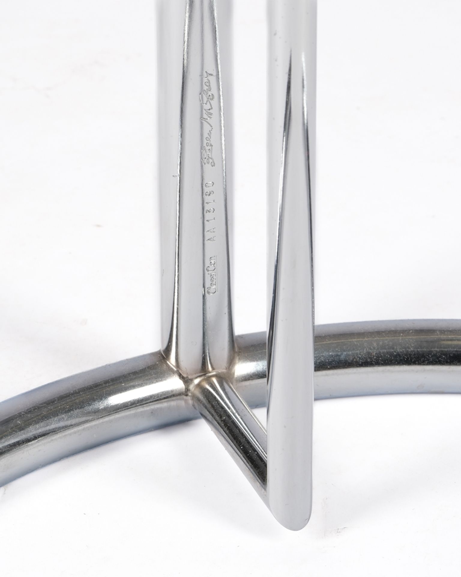 Adjustable Table E1027, Entwurf Eileen Gray (1878 - 1976), Ausführung ClassiCon, verchromtes Stahlr - Bild 2 aus 4